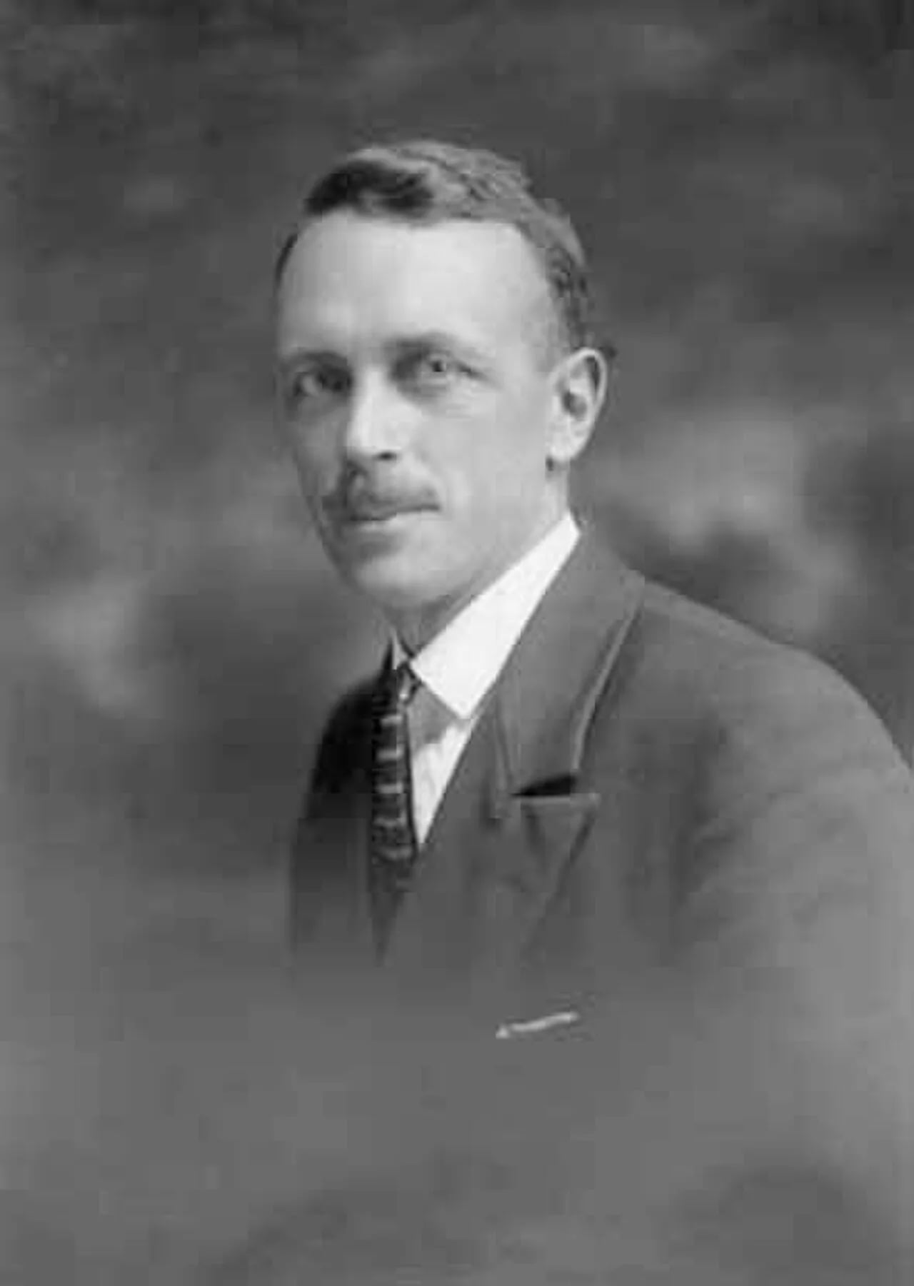 Portrait of Angus McGill Mowat (1892–1977) – memorial page