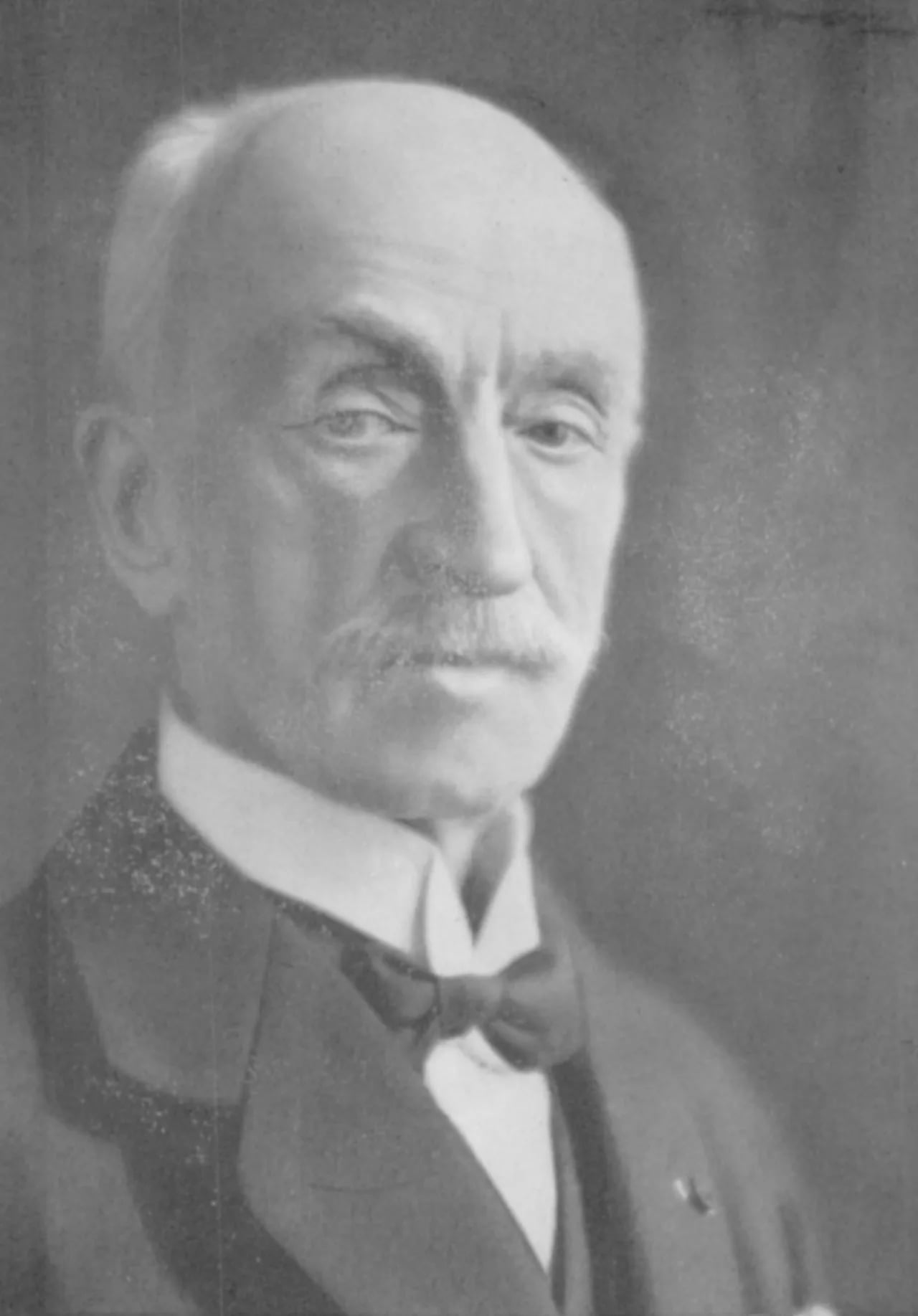 Portrait of Louis Lenain (1851–1936) – memorial page