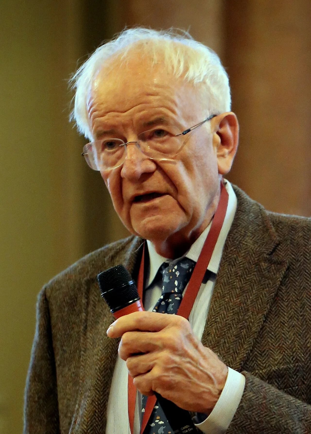 Portrait of Roman Jackiw (1939–2023) – memorial page