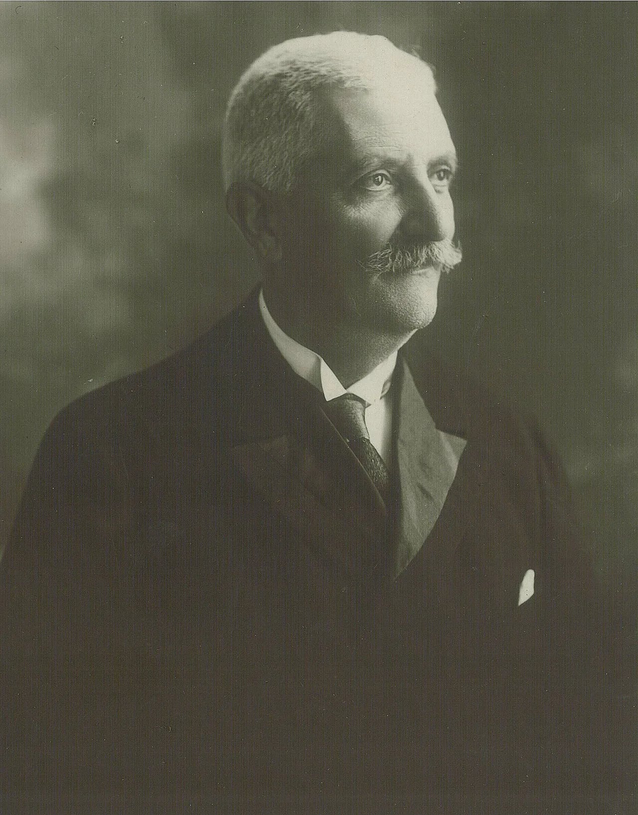 Porträt von Pietro Milano Franco d'Aragona (1853–1942) – Gedenkseite