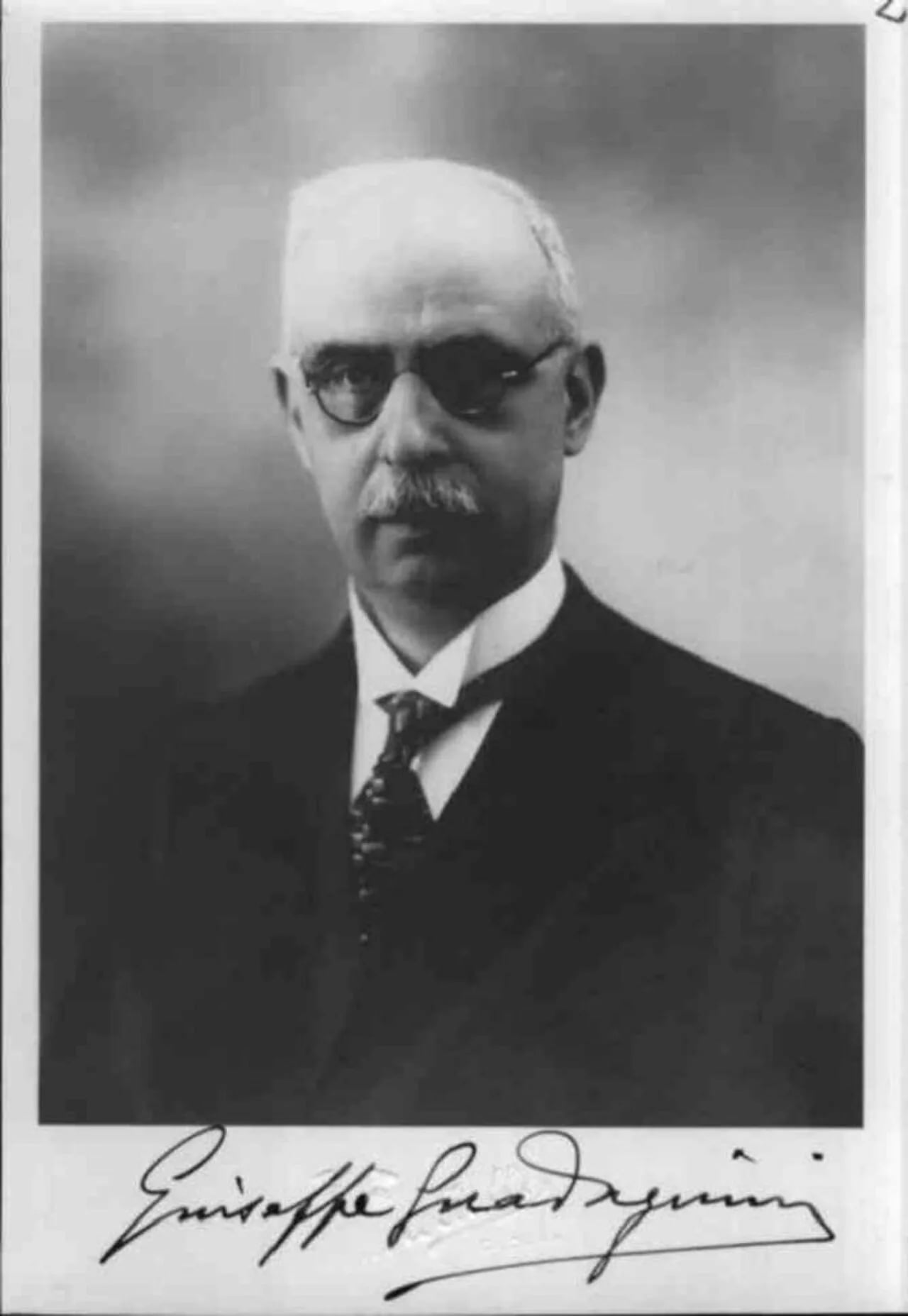 Porträt von Giuseppe Guadagnini (1876–1966) – Gedenkseite