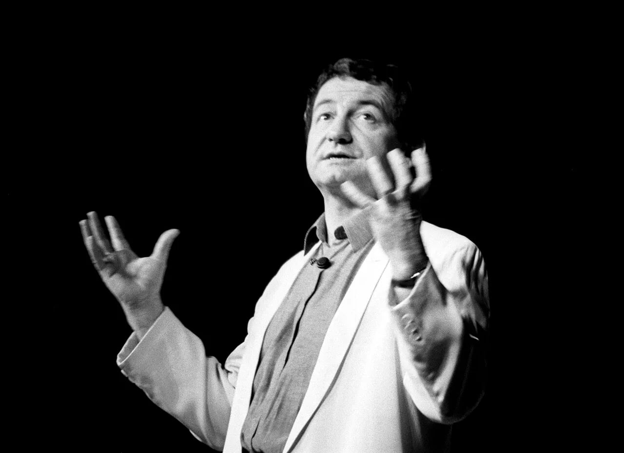 Porträt von Pierre Desproges (1939–1988) – Gedenkseite