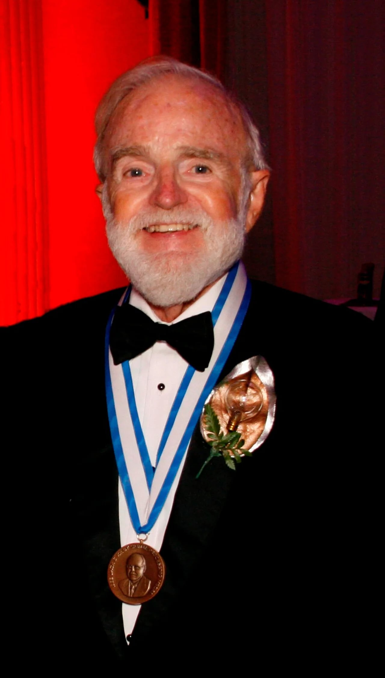 Portrait of Harry L. Van Trees (1930–2022) – memorial page