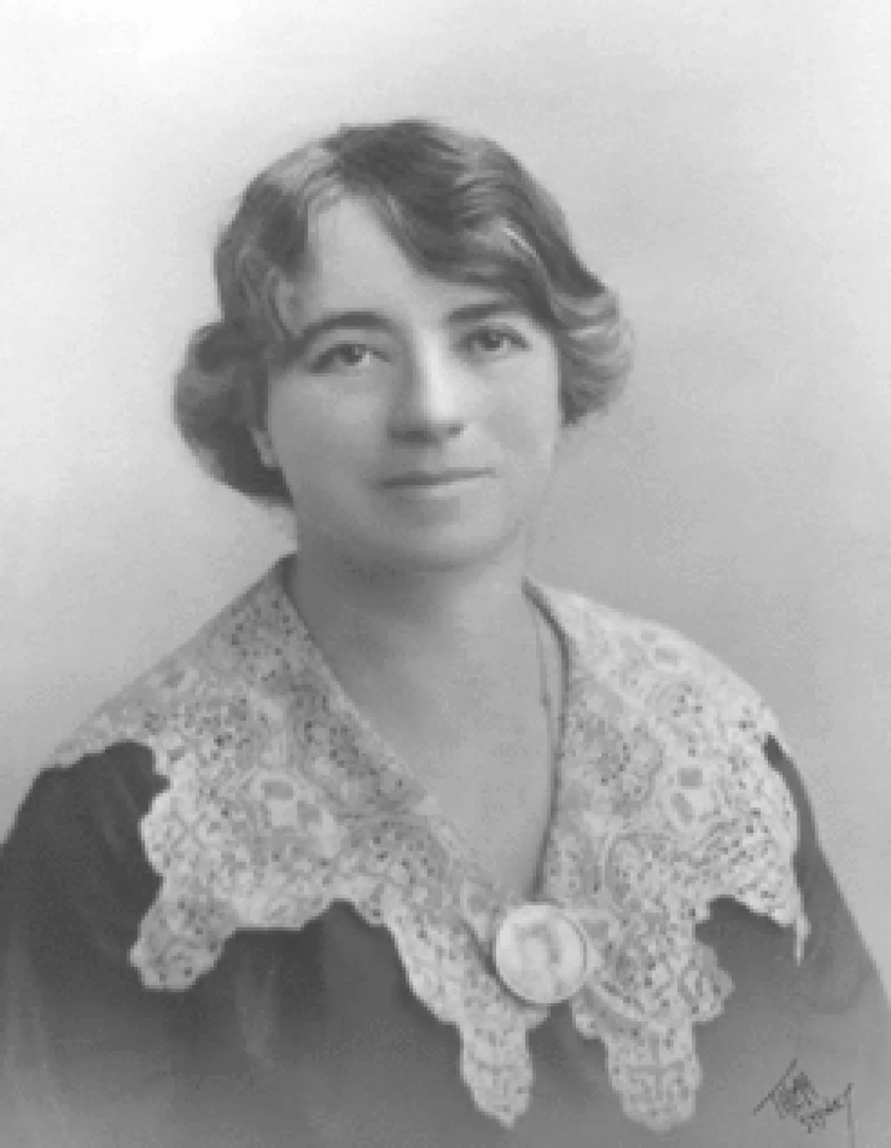 Porträt von Eleanor MacKinnon (1871–1936) – Gedenkseite