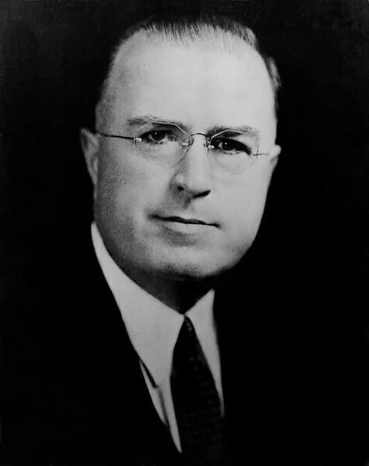 Portrait of Sam Hobbs (1887–1952) – memorial page
