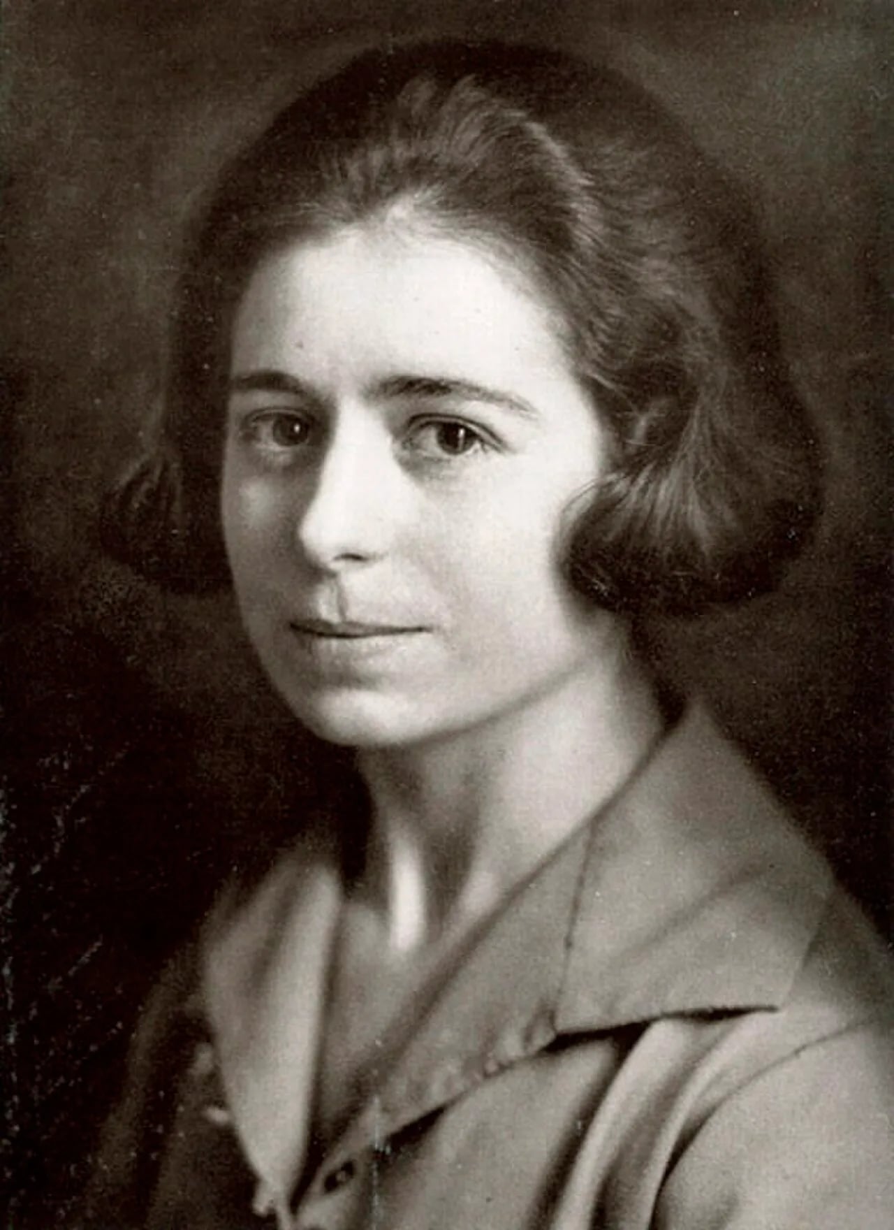 Portrait of Nelly (1899–1998) – memorial page