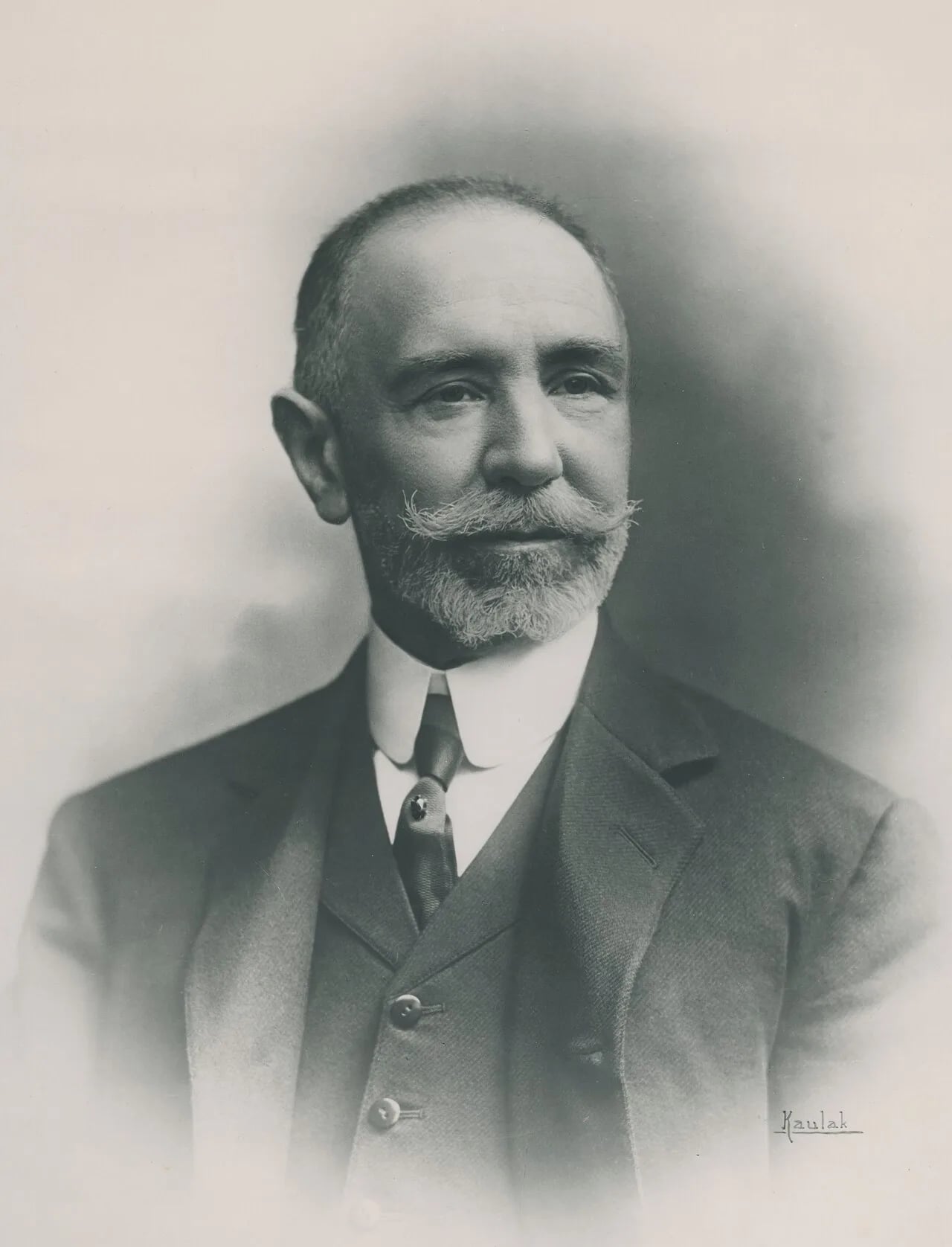 Portrait of Heraclio Fournier González (1849–1916) – memorial page