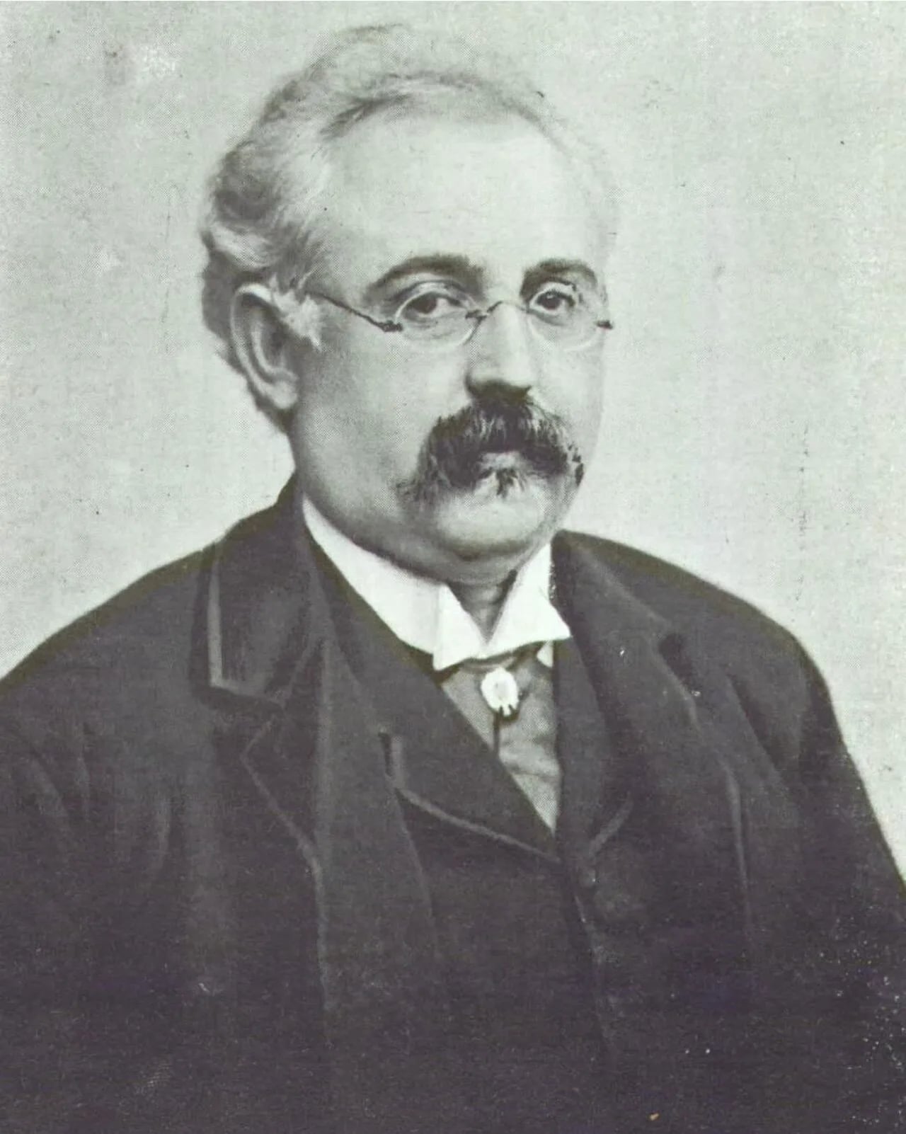 Porträt von Tommaso Senise (1848–1920) – Gedenkseite