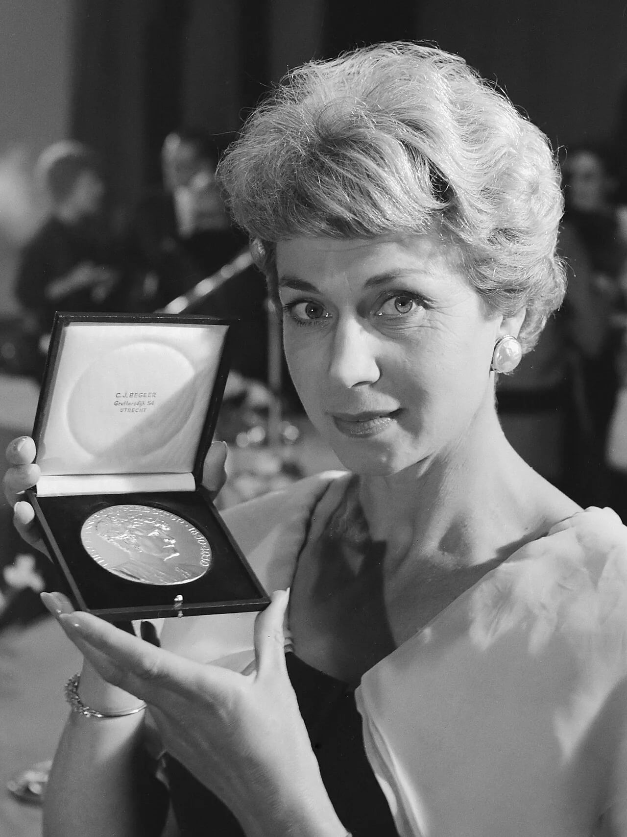 Portrait of Anny de Lange (1917–1987) – memorial page