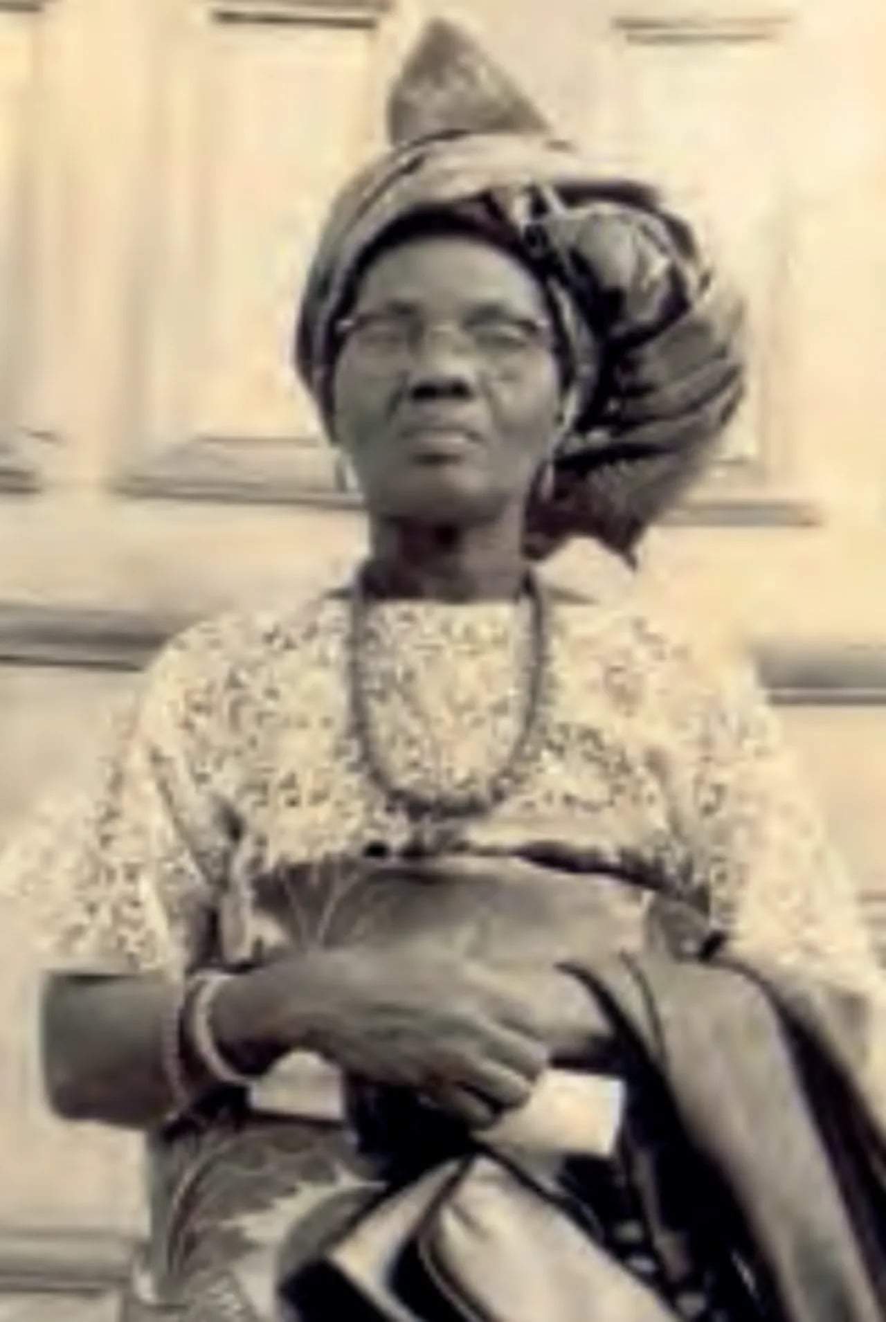 Porträt von Funmilayo Ransome-Kuti (1900–1978) – Gedenkseite