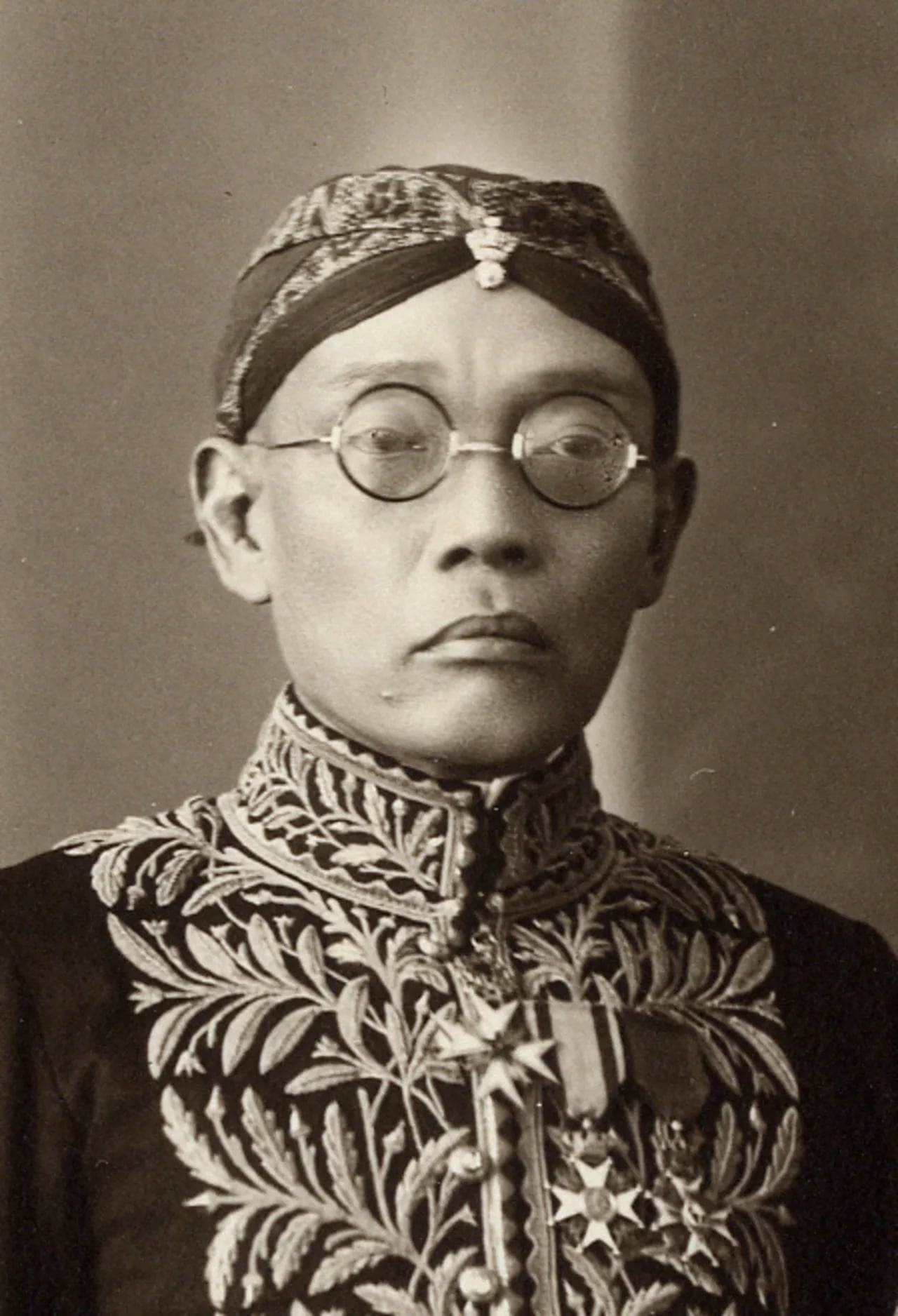 Porträt von Paku Alam VII. (1882–1937) – Gedenkseite
