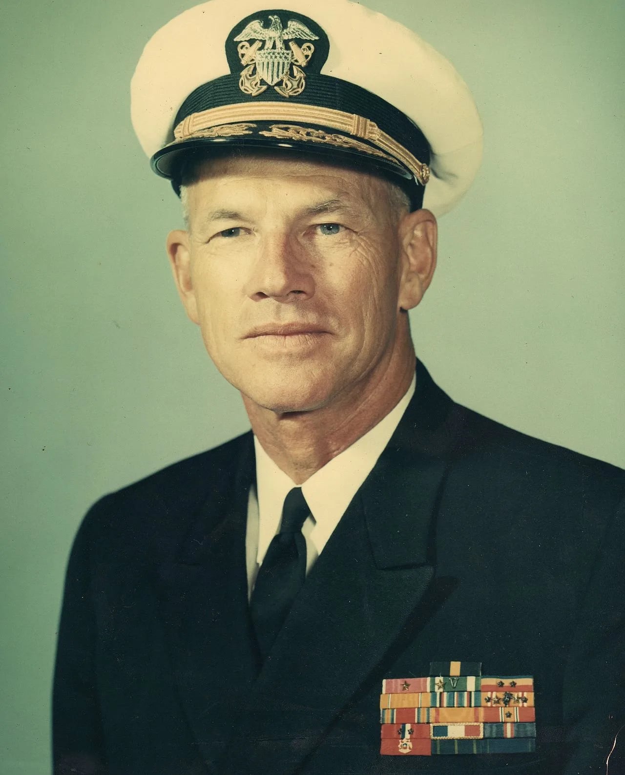 Porträt von Lloyd M. Mustin (1911–1999) – Gedenkseite