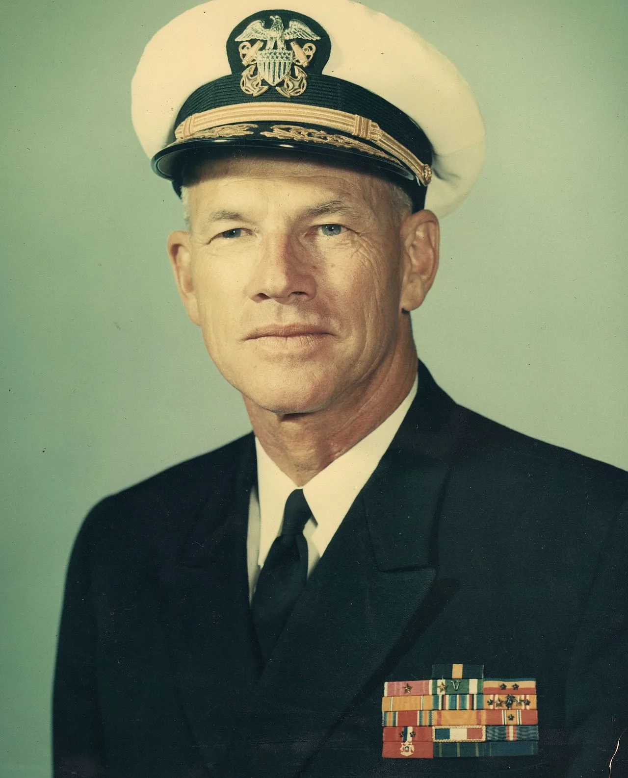 Portrait of Lloyd M. Mustin (1911–1999) – memorial page