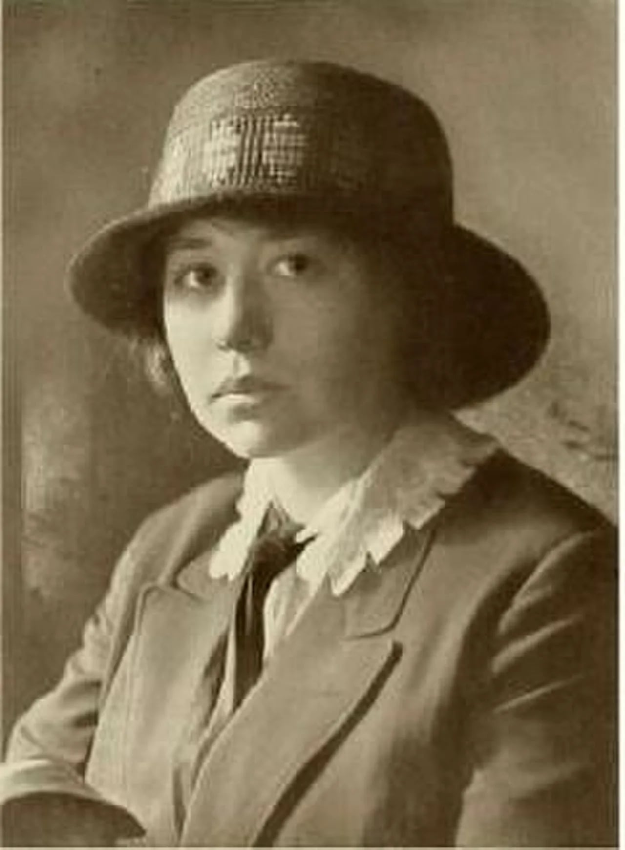 Portrait of Zoë Akins (1886–1958) – memorial page