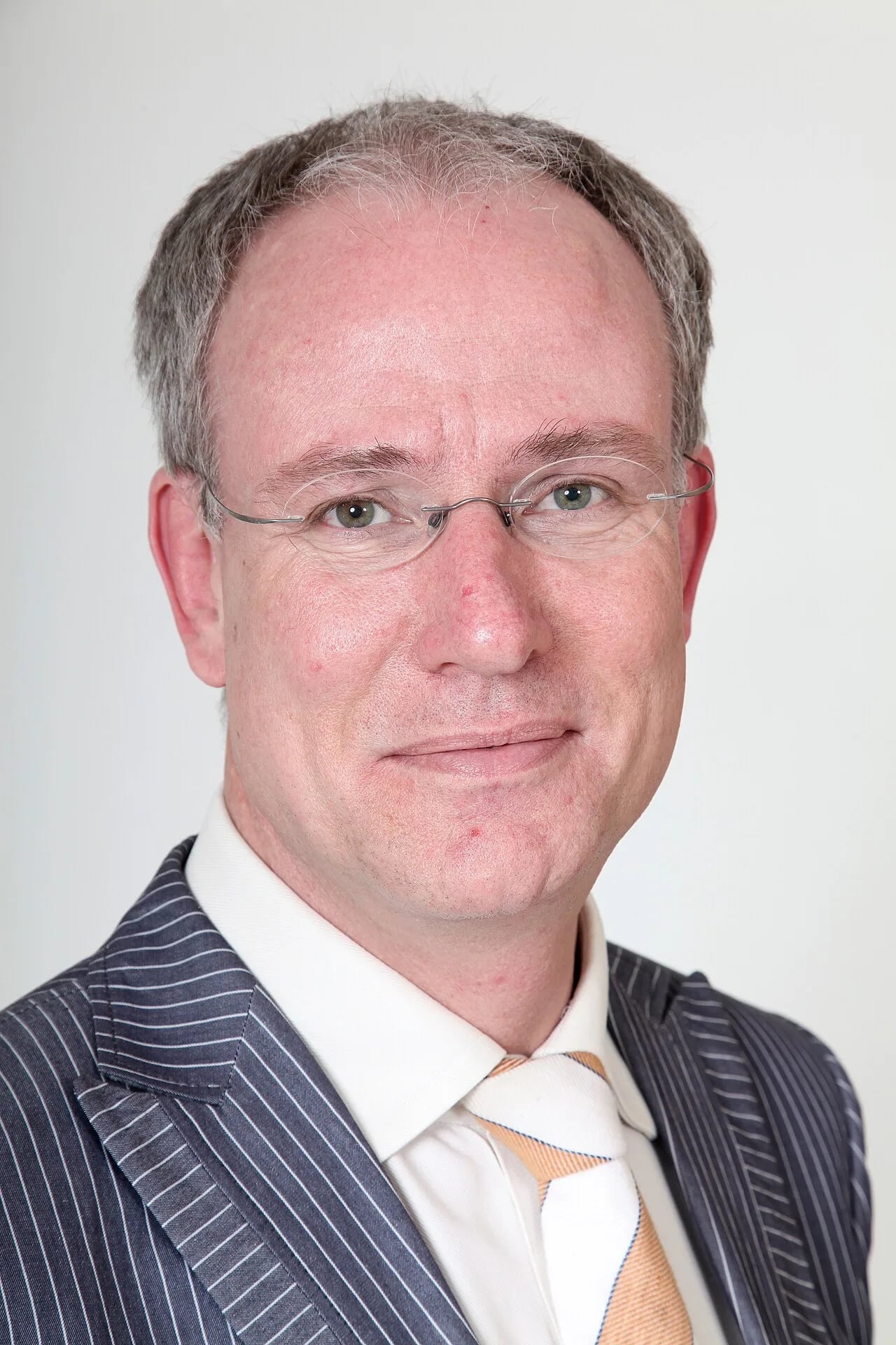 Porträt von Atzo Nicolaï (1960–2020) – Gedenkseite