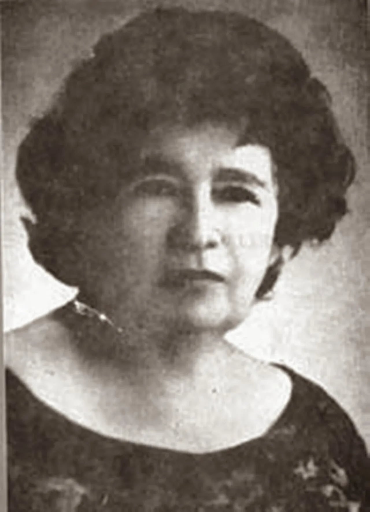 Portrait of Romelia Alarcón Folgar (1900–1971) – memorial page