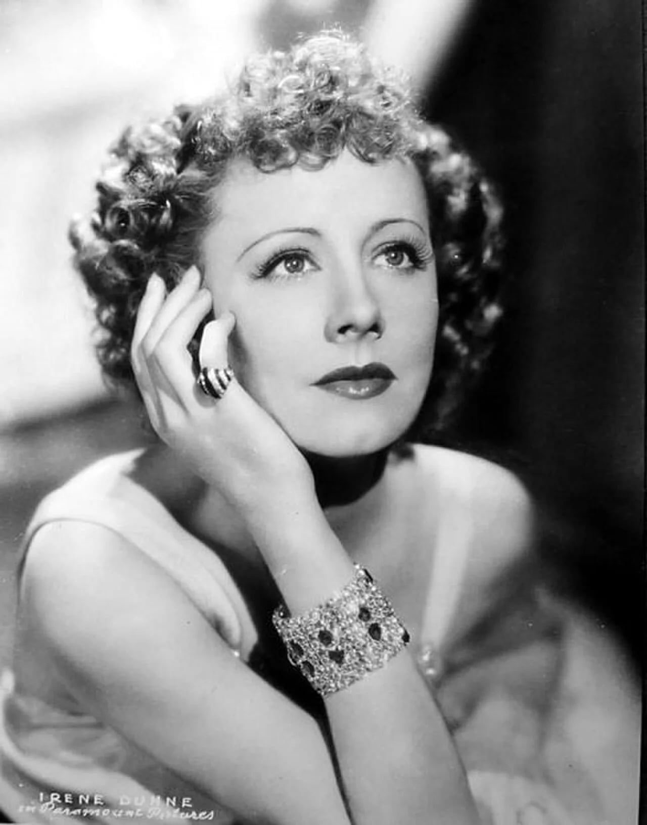 Portrait of Irene Dunne (1898–1990) – memorial page
