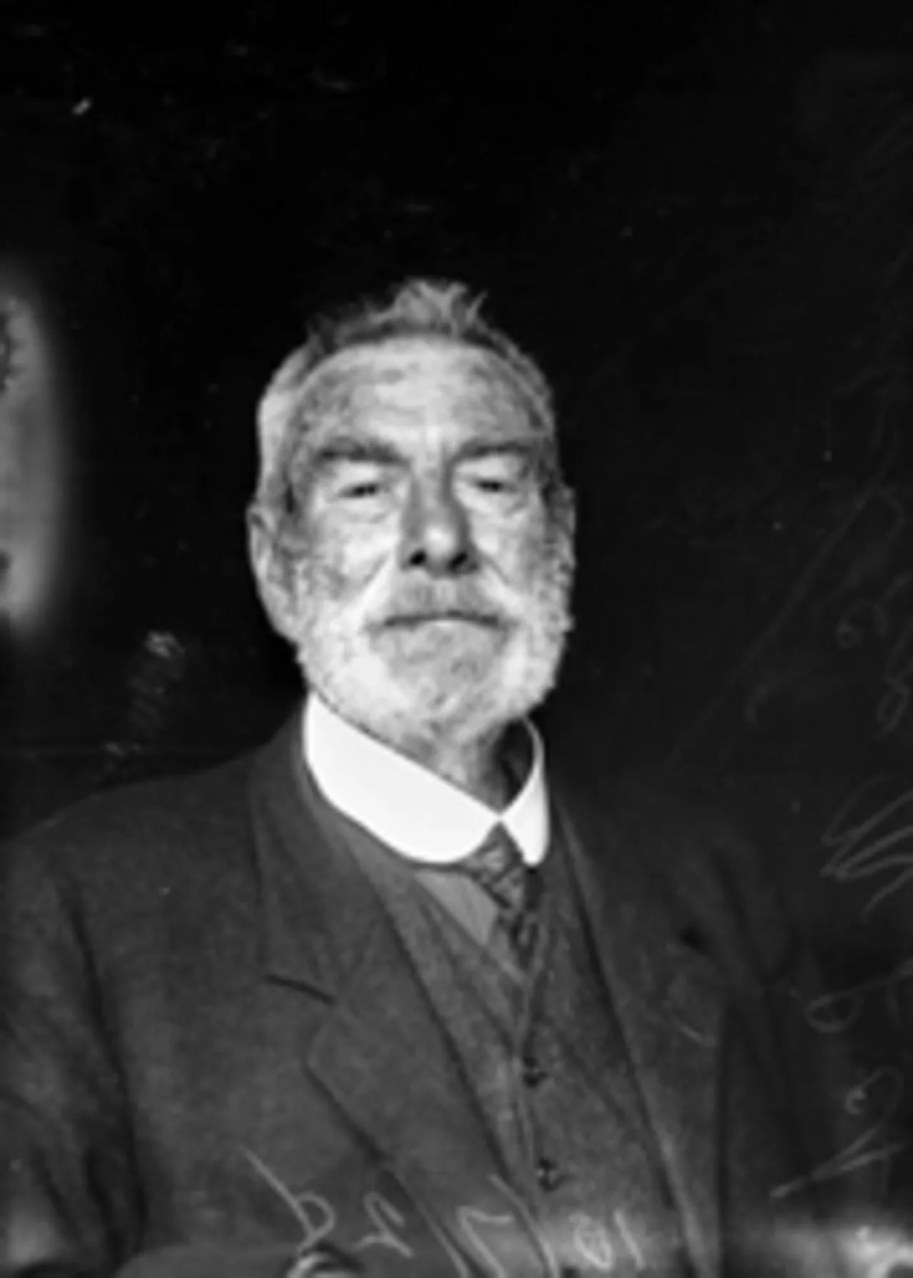 Porträt von Donald MacKintosh (1840–1932) – Gedenkseite