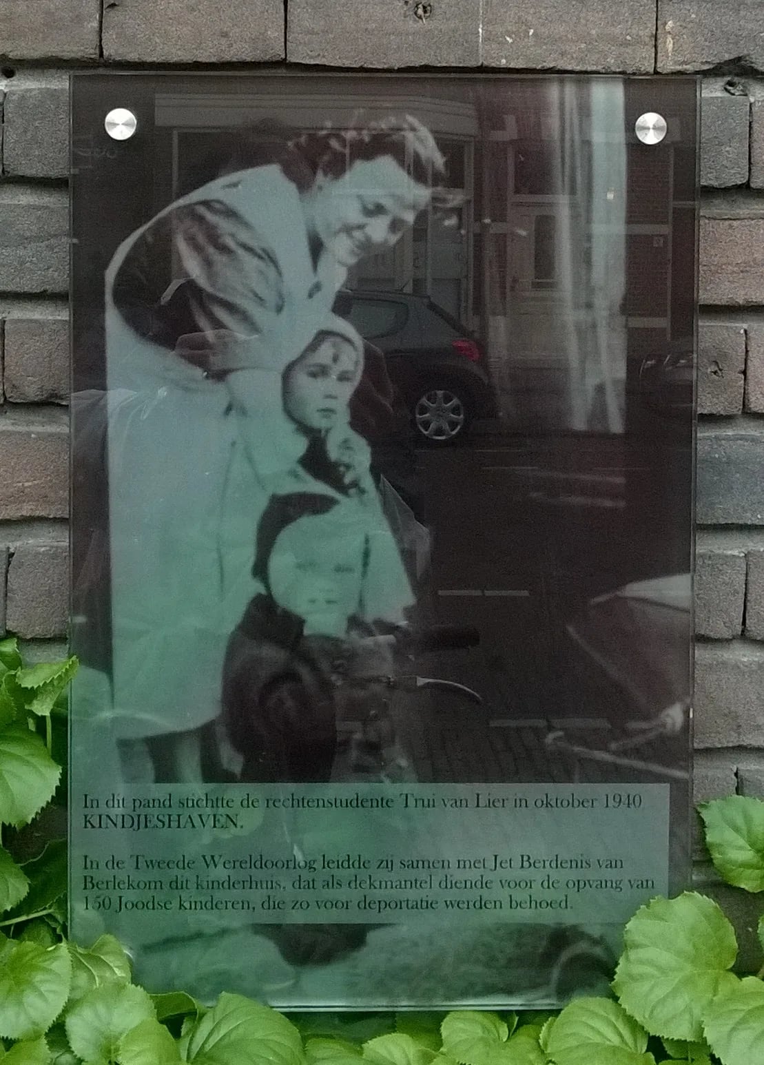 Porträt von Trui van Lier (1914–2002) – Gedenkseite