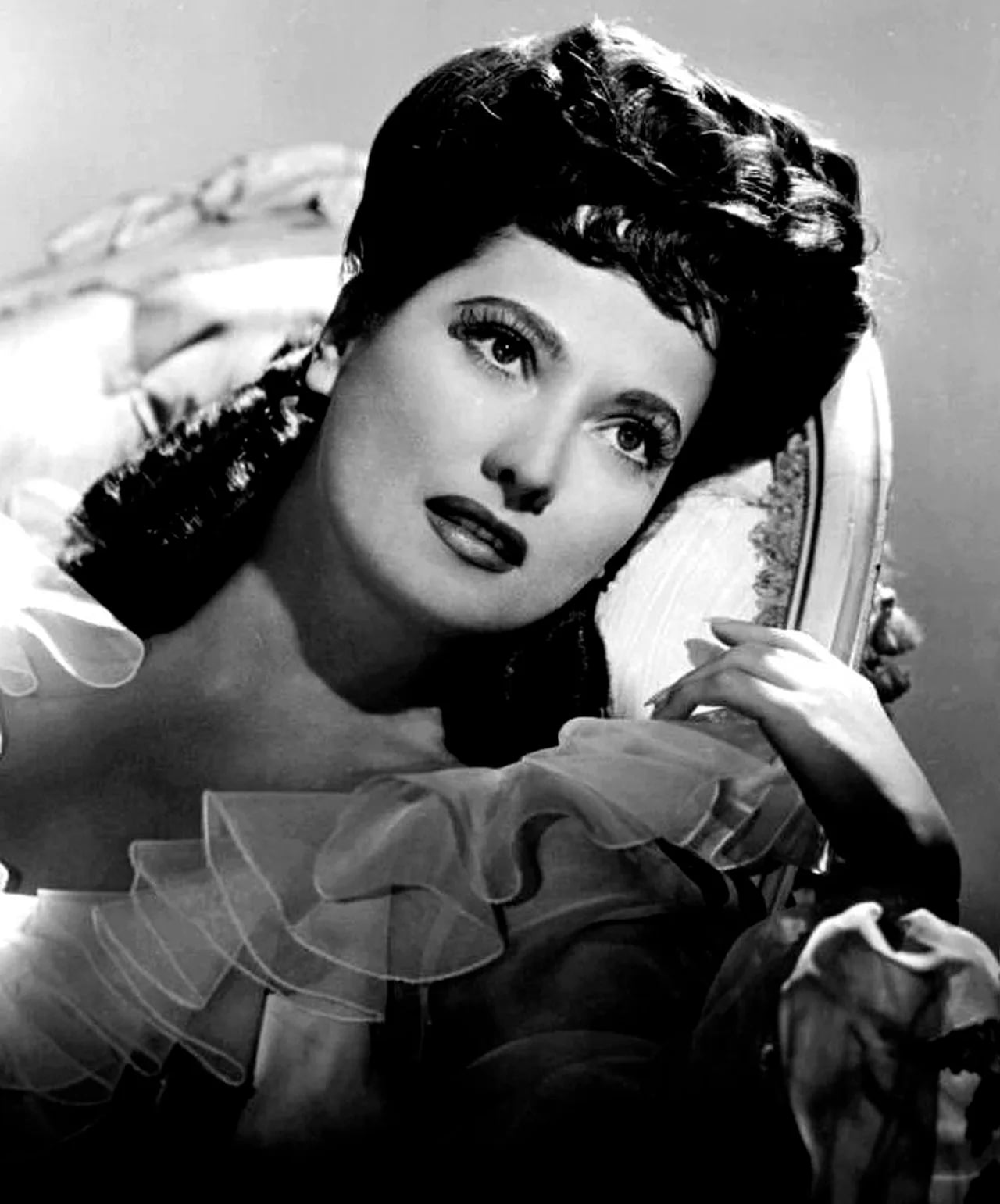 Portrait of Merle Oberon (1911–1979) – memorial page
