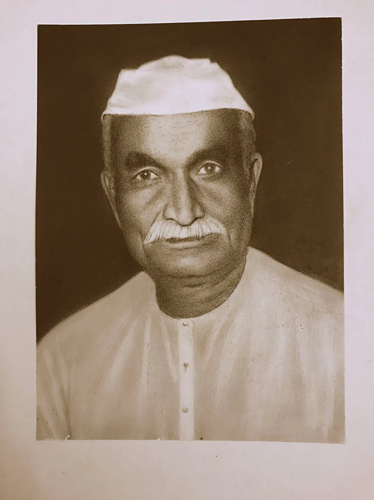Porträt von Bibhuti Mishra (1901–1981) – Gedenkseite