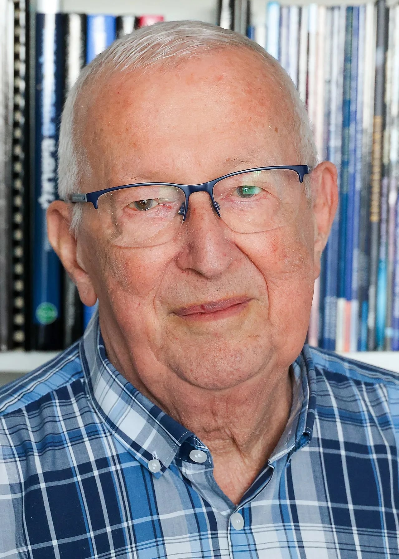 Porträt von Wil Tirion (1943–2024) – Gedenkseite