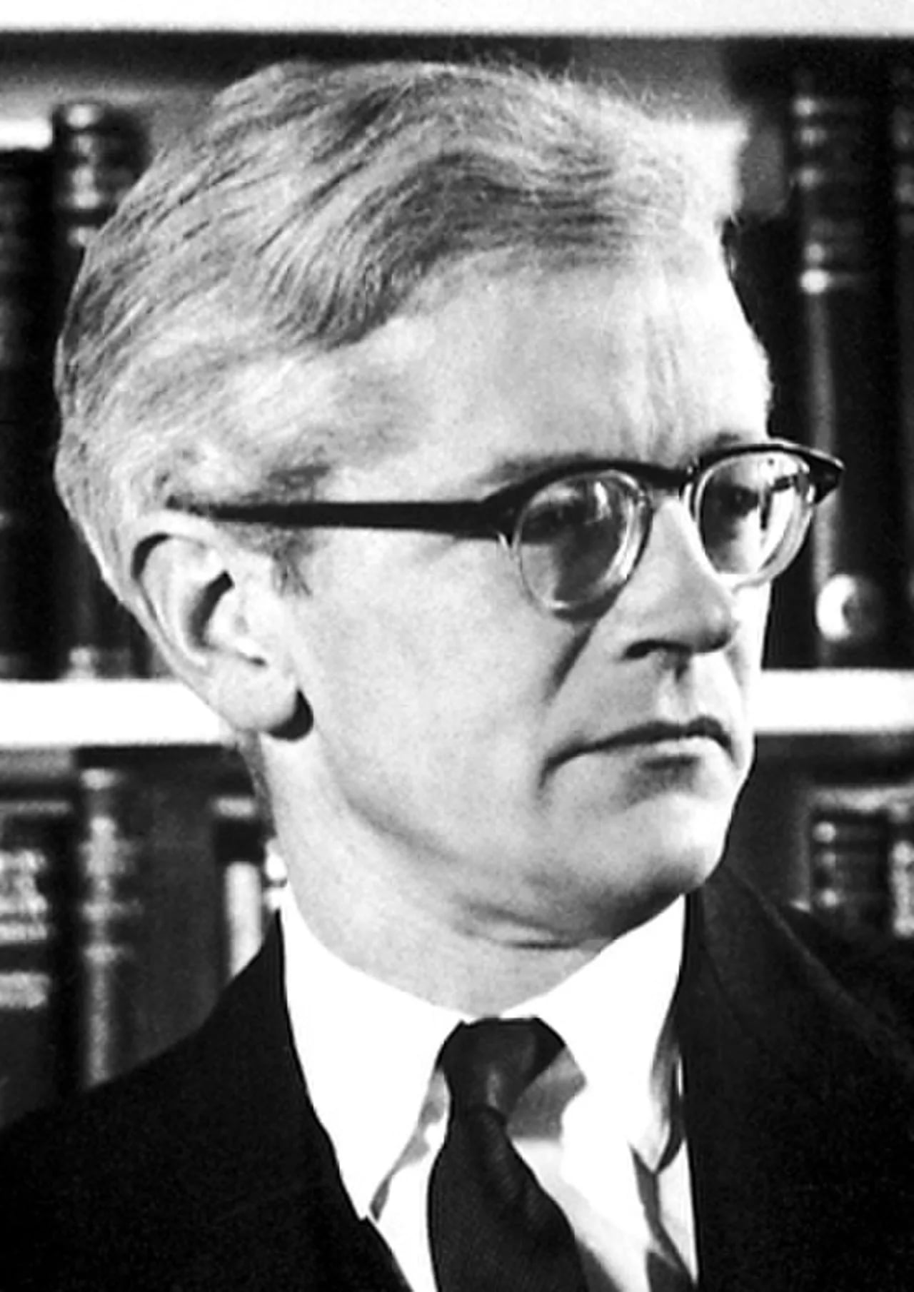 Portrait of John Cowdery Kendrew (1917–1997) – memorial page