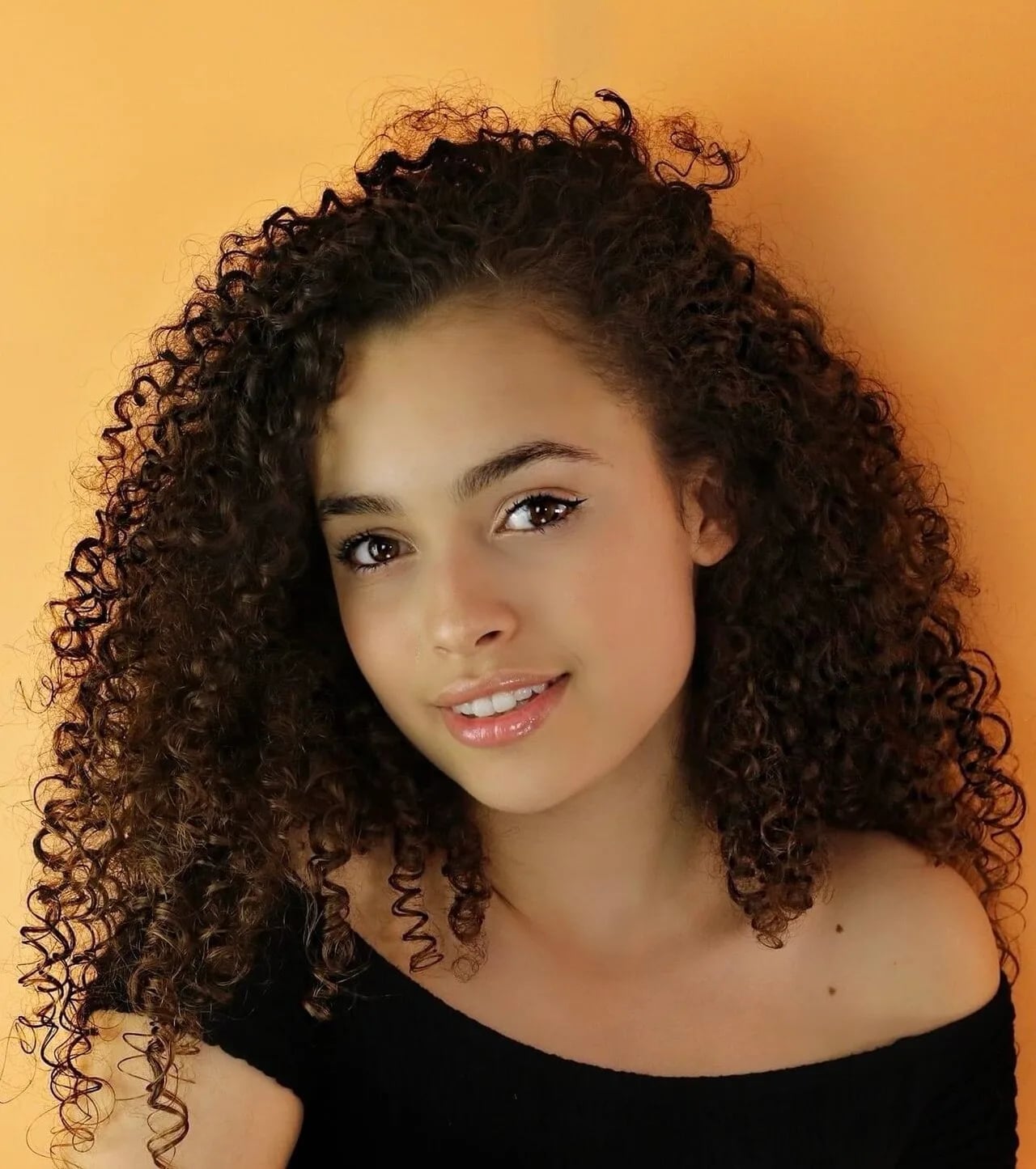 Porträt von Mya-Lecia Naylor (2002–2019) – Gedenkseite
