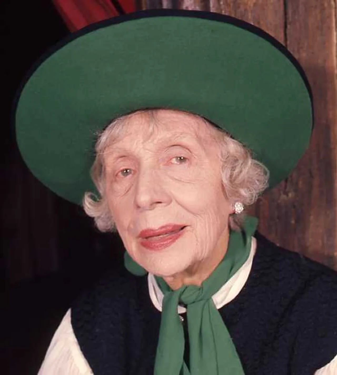 Portrait of Edith Evans (1888–1976) – memorial page