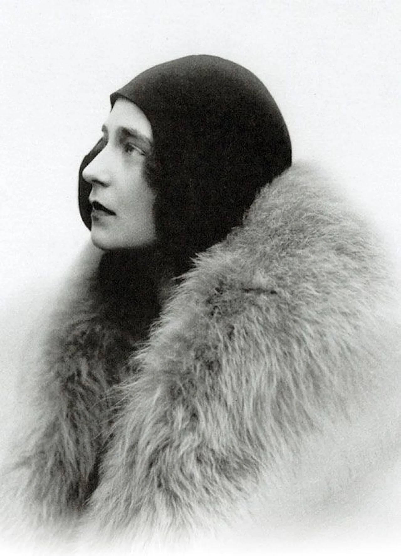 Porträt von Kira Kirillowna Romanowa (1909–1967) – Gedenkseite