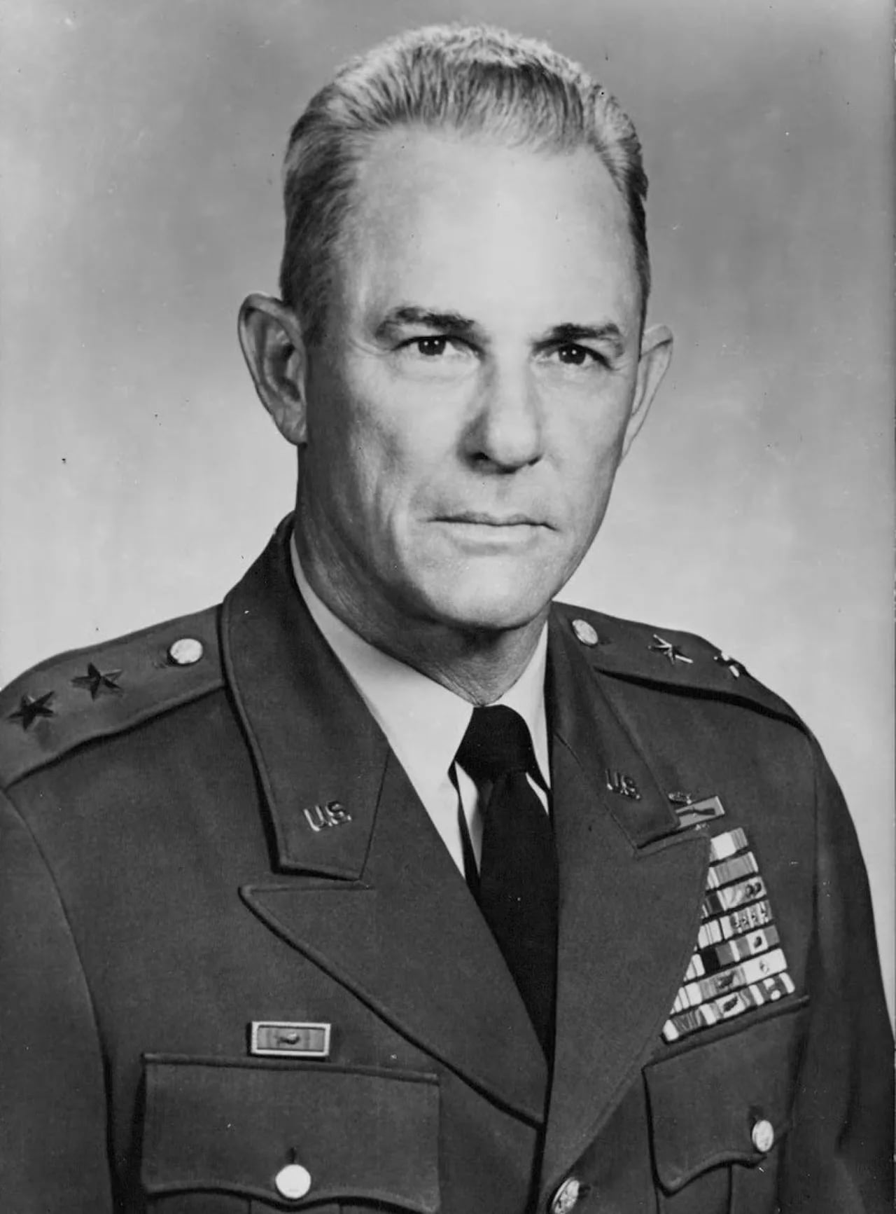Portrait of Glenn D. Walker (1916–2002) – memorial page