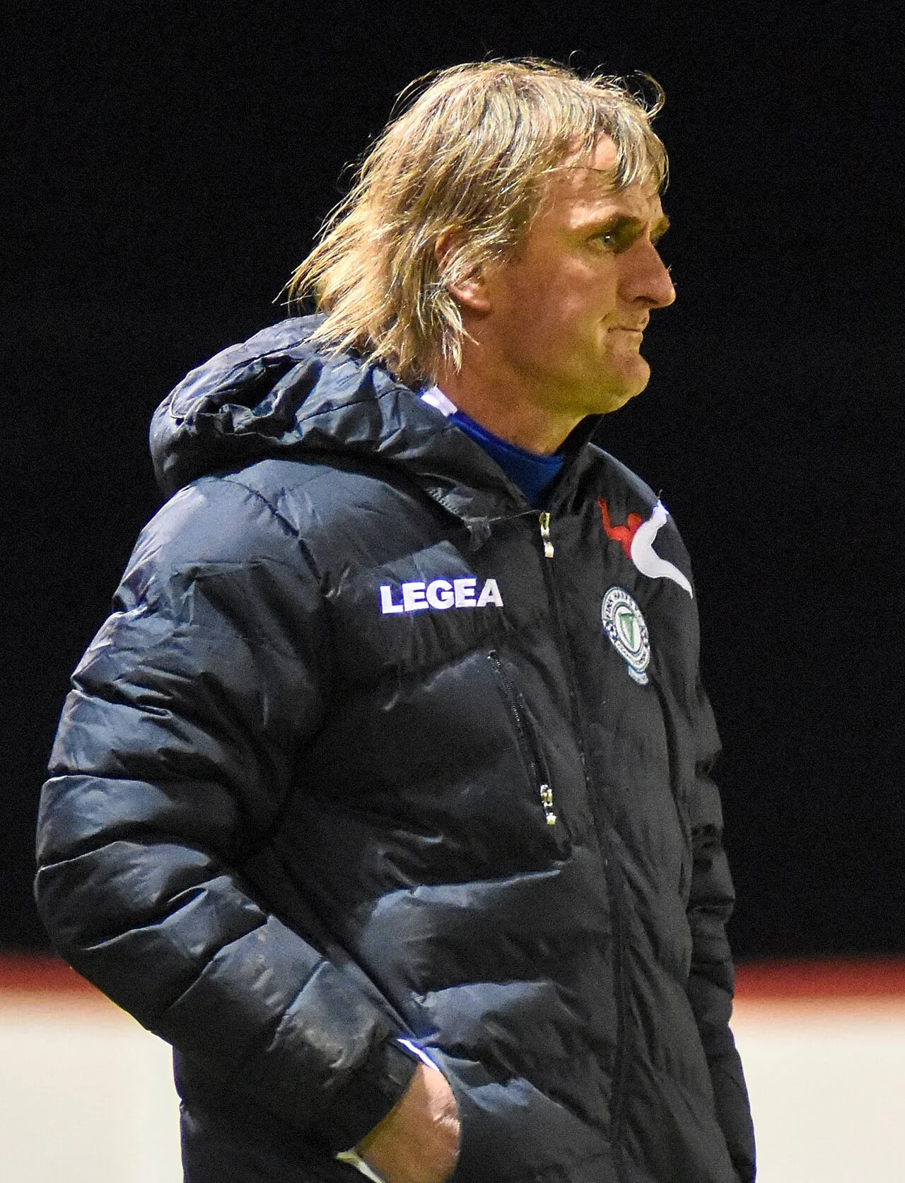Porträt von Ollie Horgan (1968–2025) – Gedenkseite
