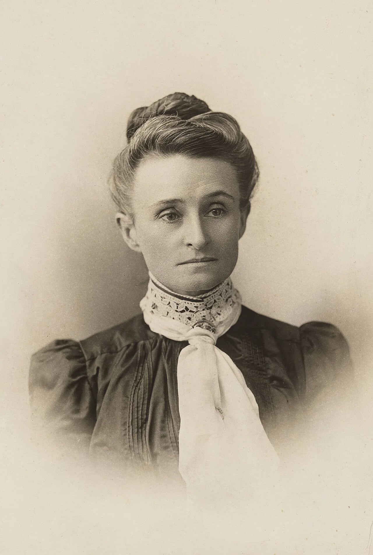 Portrait of Edith Cowan (1861–1932) – memorial page