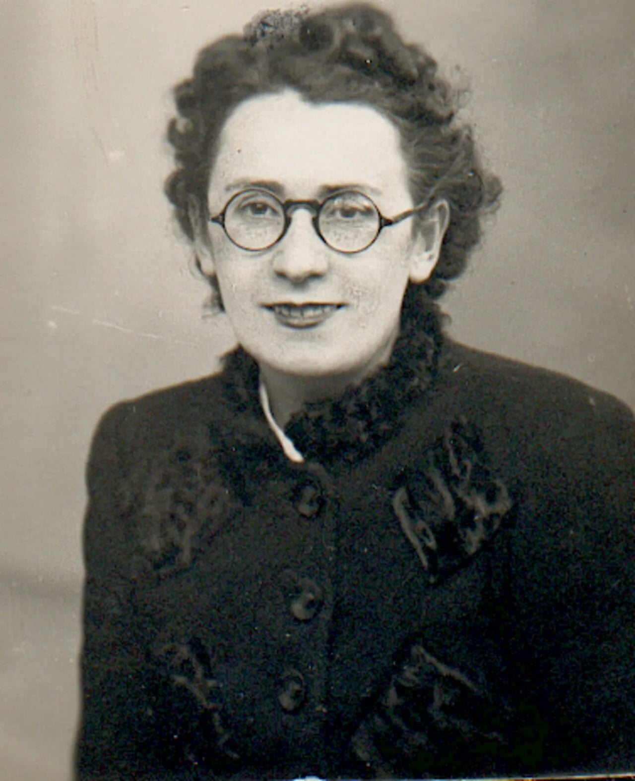 Portrait of Mathilde Dardant (1911–1942) – memorial page