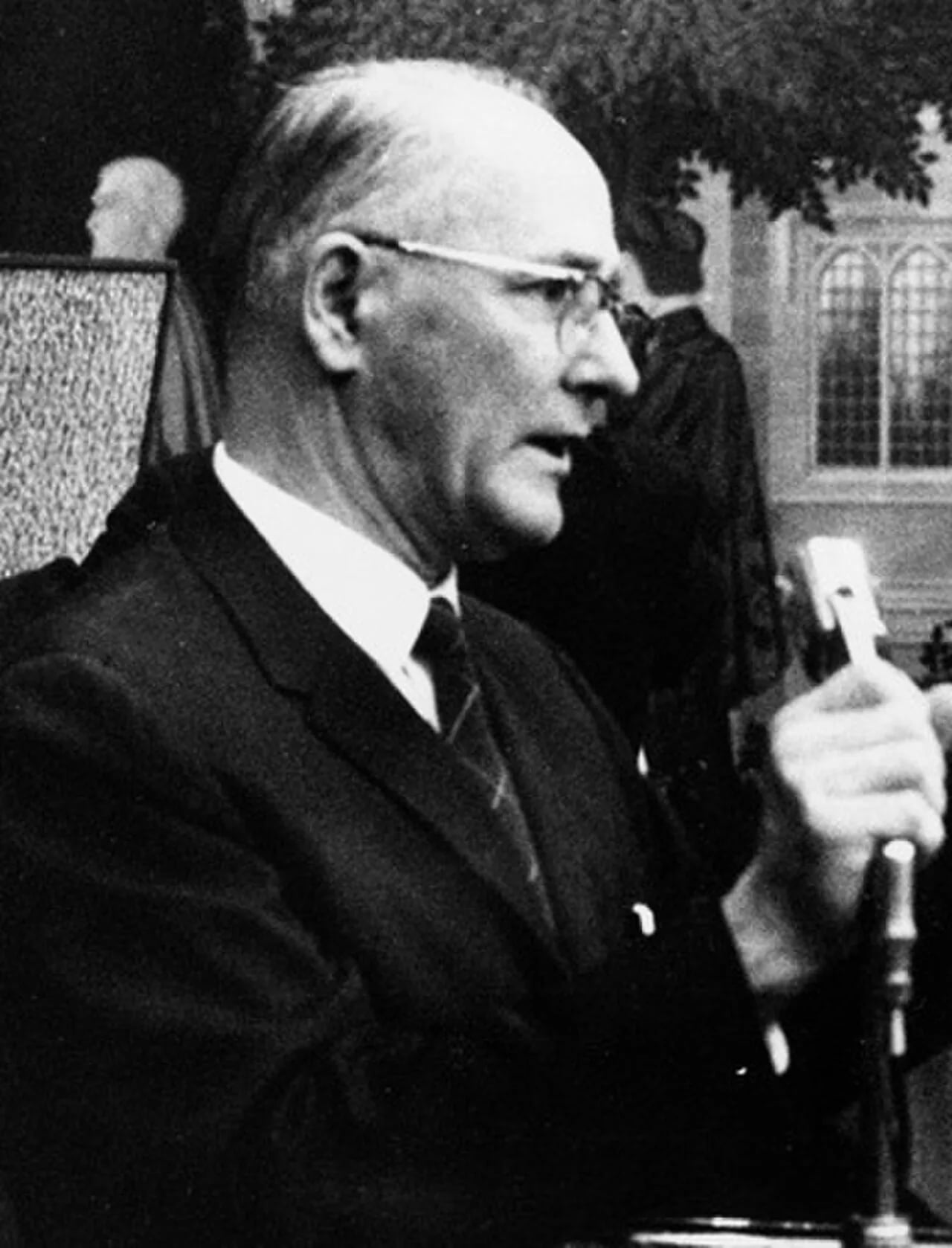 Portrait of George Wells Beadle (1903–1989) – memorial page