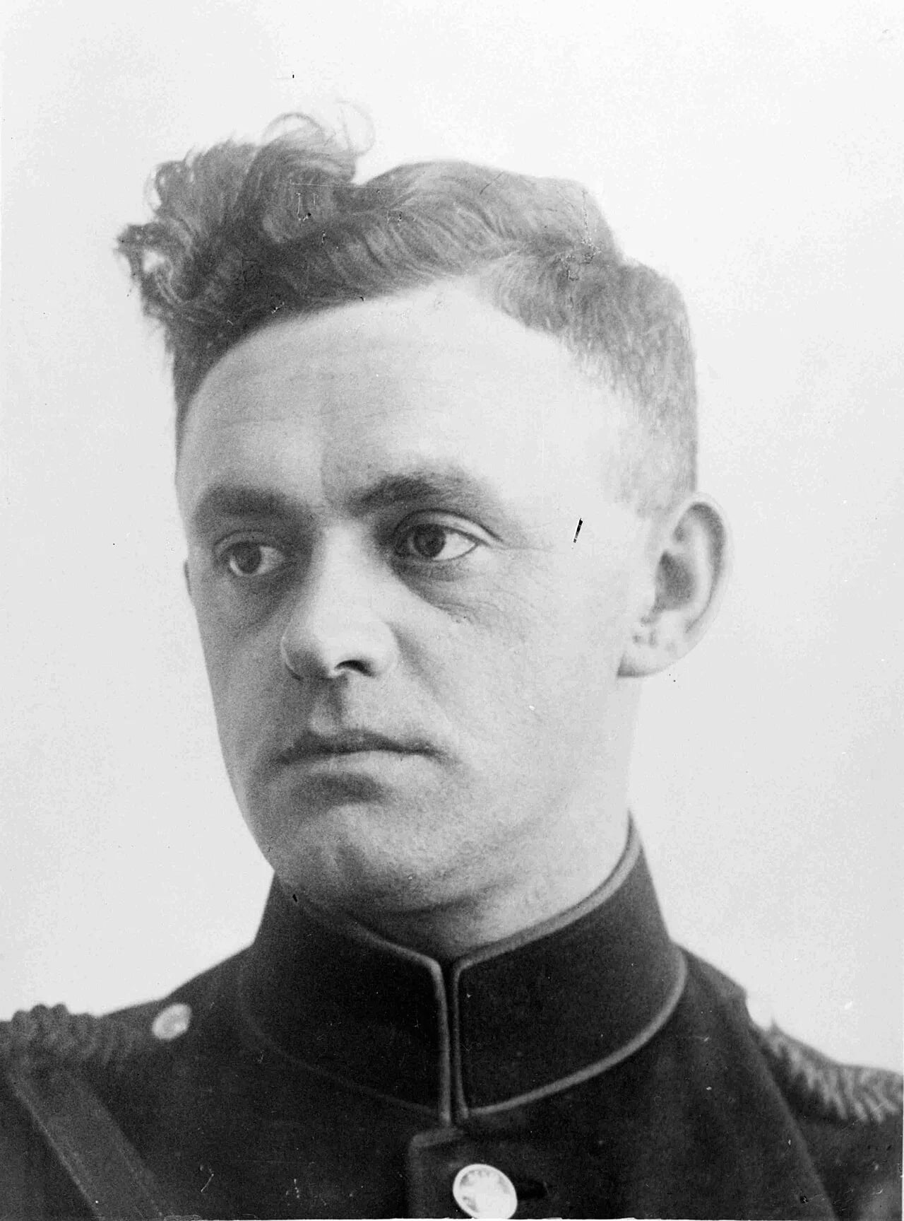 Portrait of Herman Oolbekkink (1911–1944) – memorial page