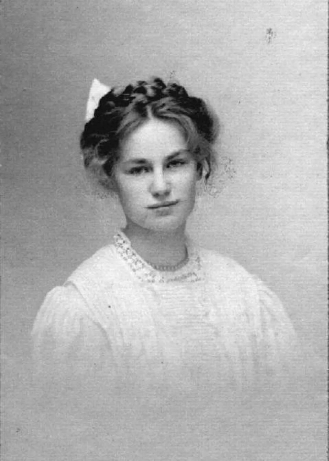 Portrait of Winifred M. Sanford (1890–1983) – memorial page