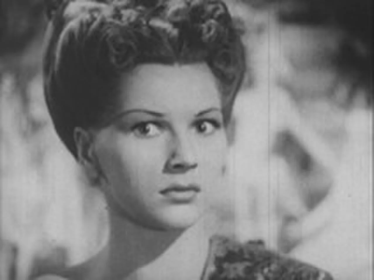 Portrait of Teala Loring (1922–2007) – memorial page