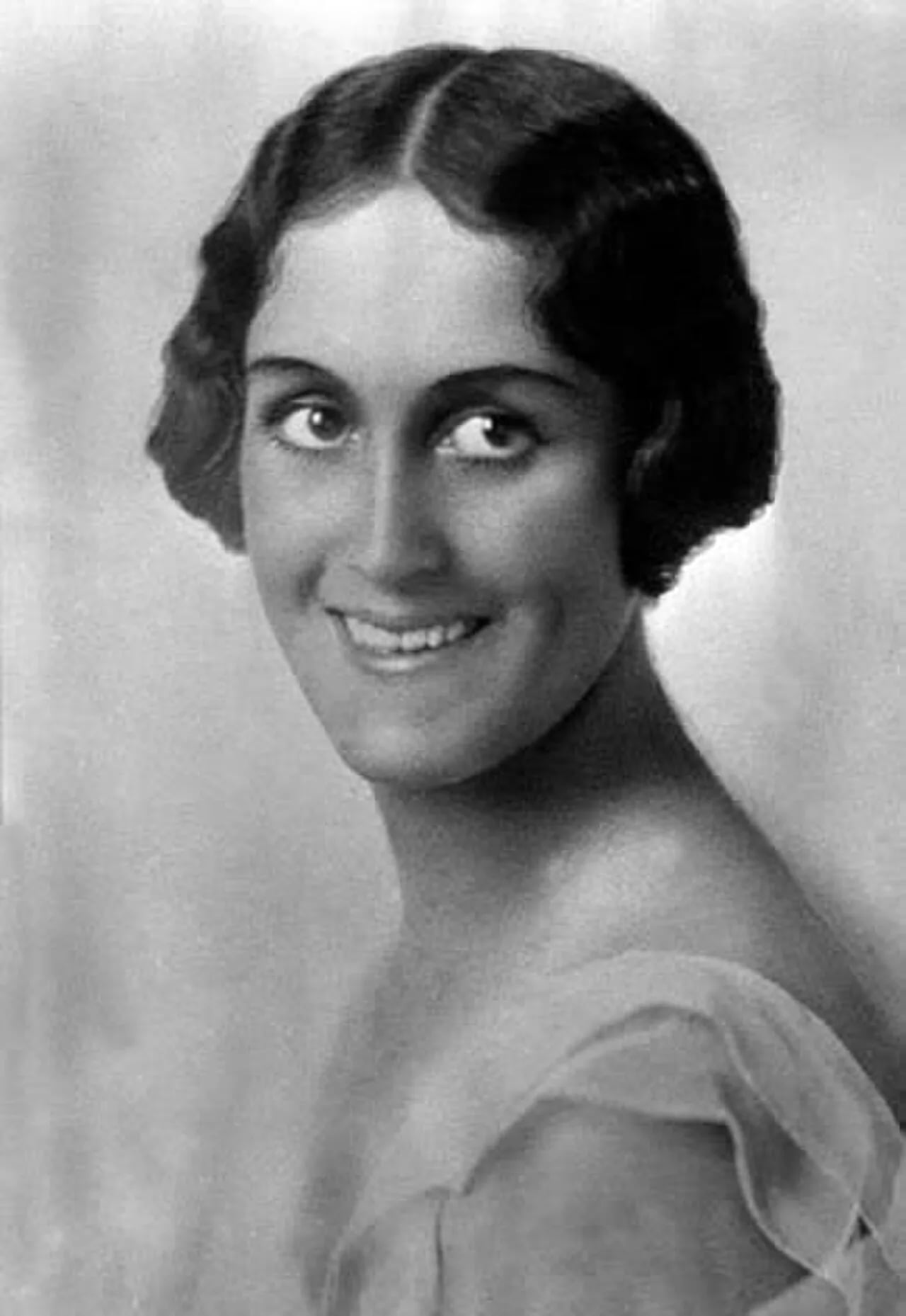 Portrait of Aspasia Manos (1896–1972) – memorial page
