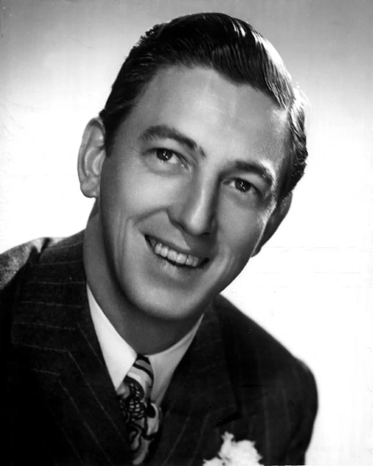 Portrait of Ray Bolger (1904–1987) – memorial page