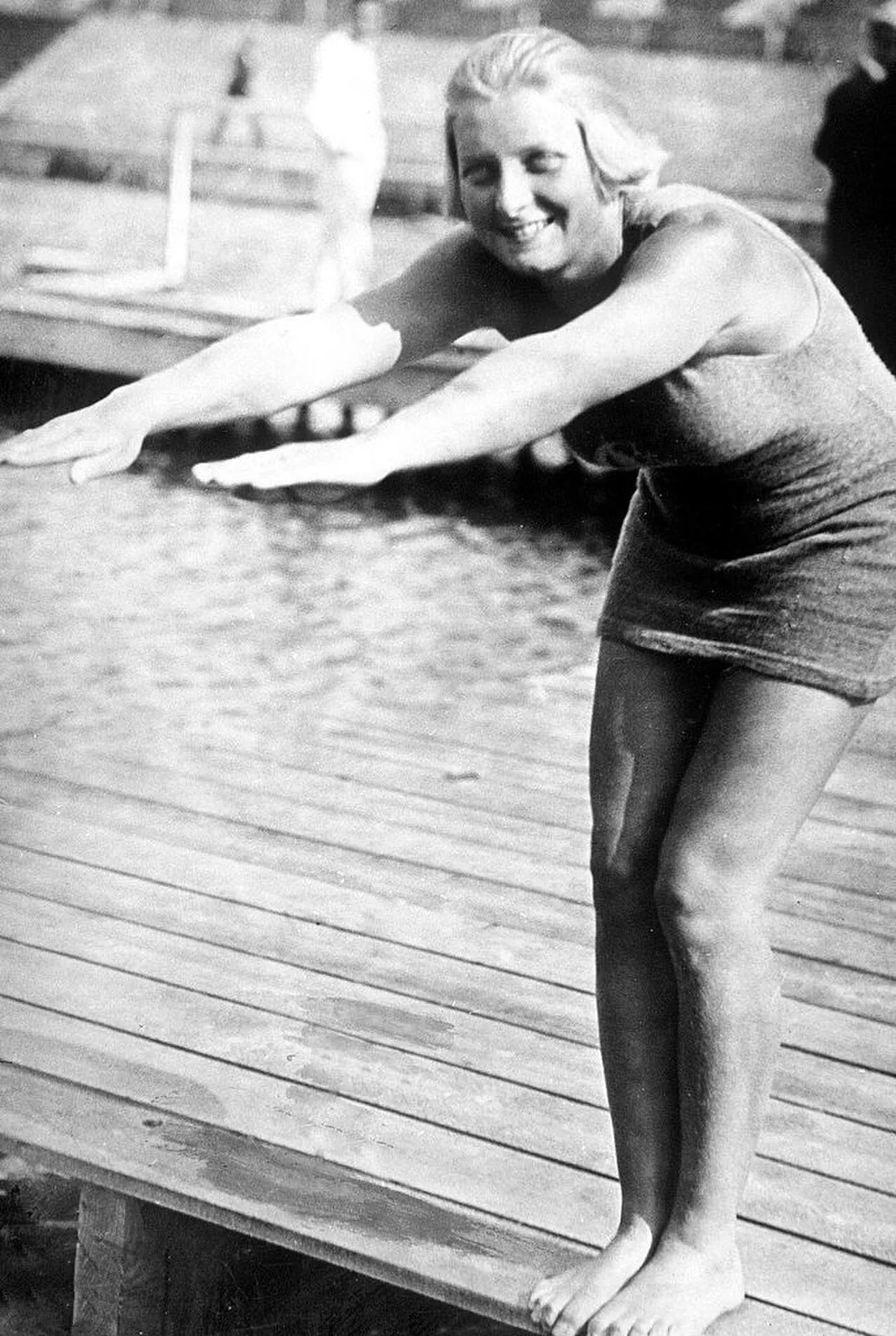 Portrait of Ethelda Bleibtrey (1902–1978) – memorial page