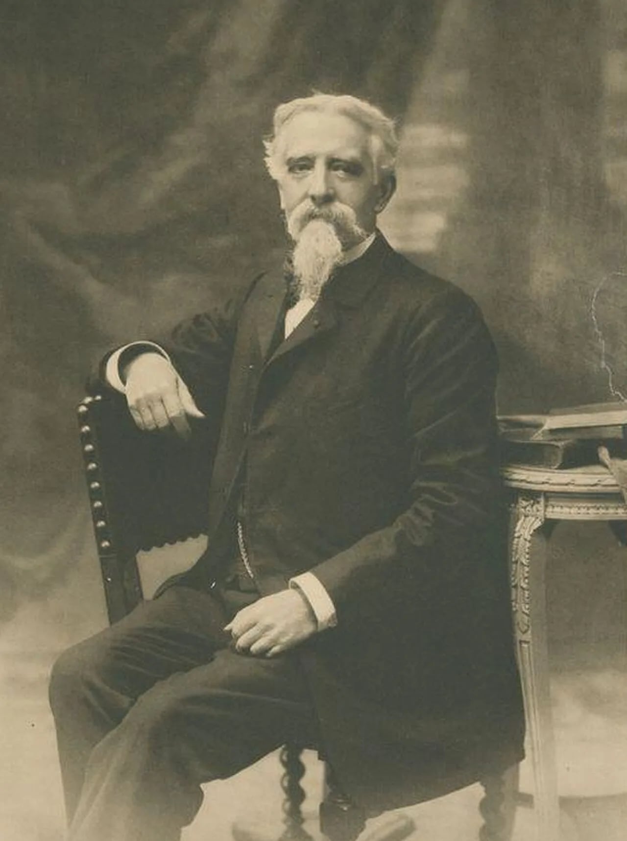 Porträt von Philippe Édouard Léon Van Tieghem (1839–1914) – Gedenkseite
