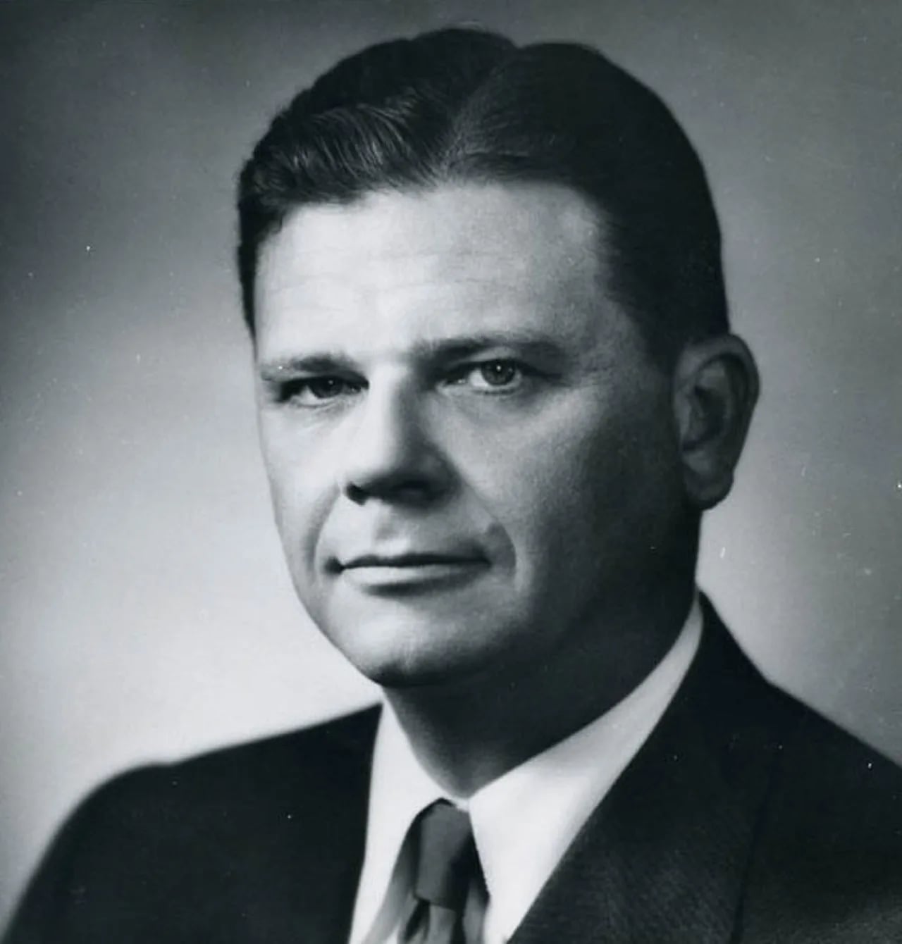 Porträt von Thruston Ballard Morton (1907–1982) – Gedenkseite