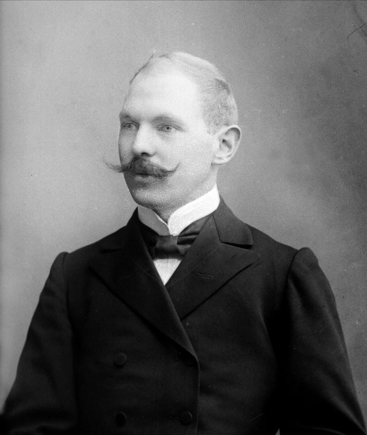Portrait of Hans Bie Lorentzen (1877–1928) – memorial page