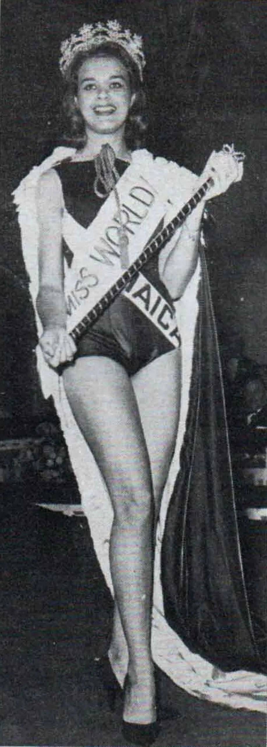 Portrait of Carole Crawford (1943–2024) – memorial page