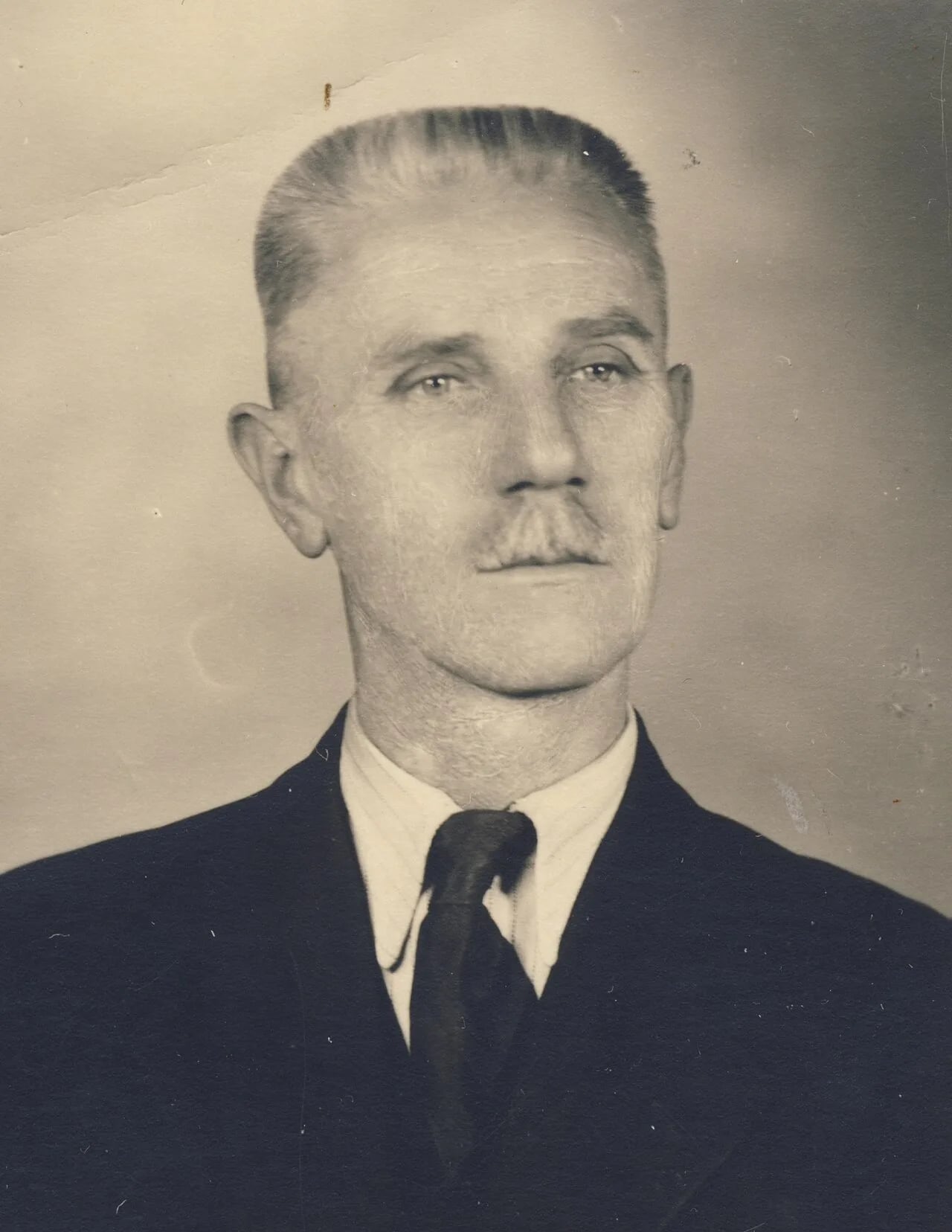 Porträt von Jenő Csiffáry (1895–1967) – Gedenkseite