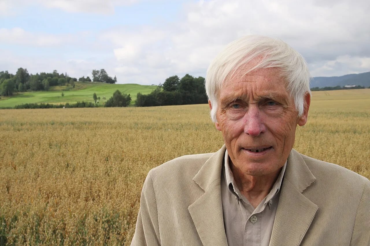 Portrait of Alfred Oftedal Telhaug (1934–2016) – memorial page