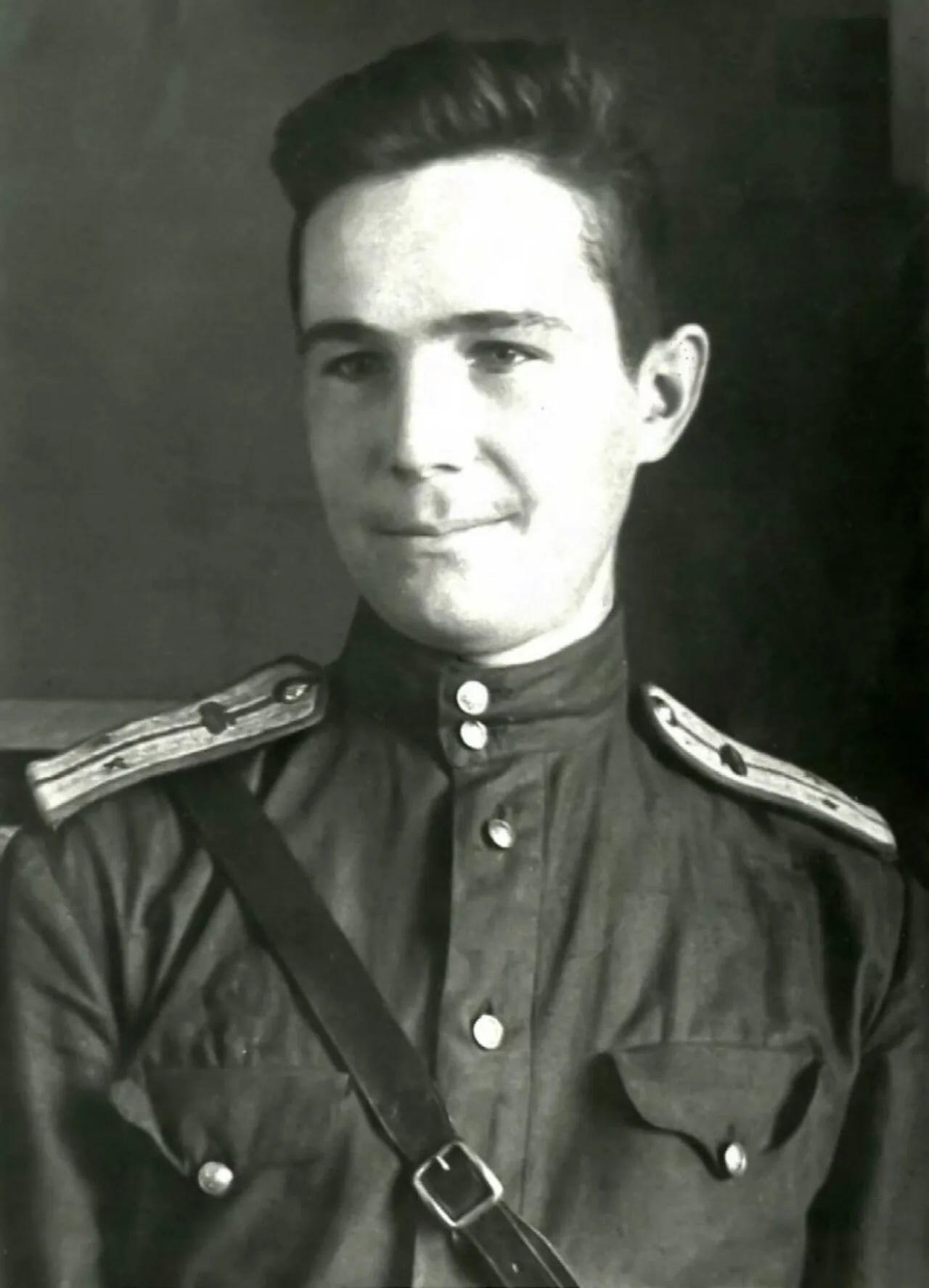 Portrait of Alexander Anatoljewitsch Kosmodemjanski (1925–1945) – memorial page