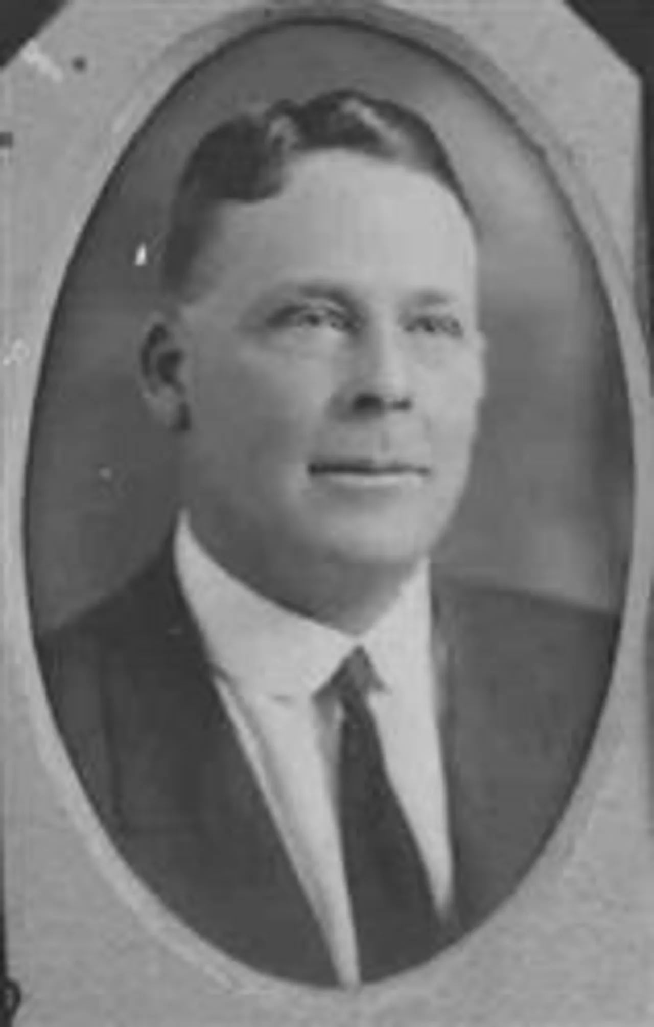 Portrait of Eric Decker (1896–1970) – memorial page