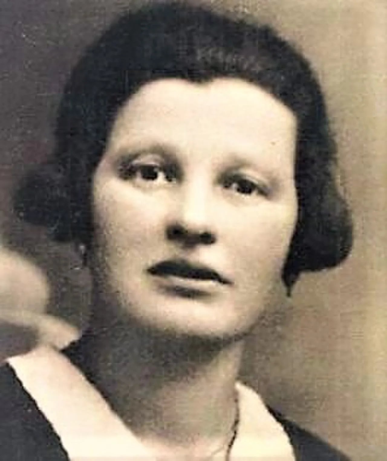 Portrait of Irma Laplasse (1904–1945) – memorial page